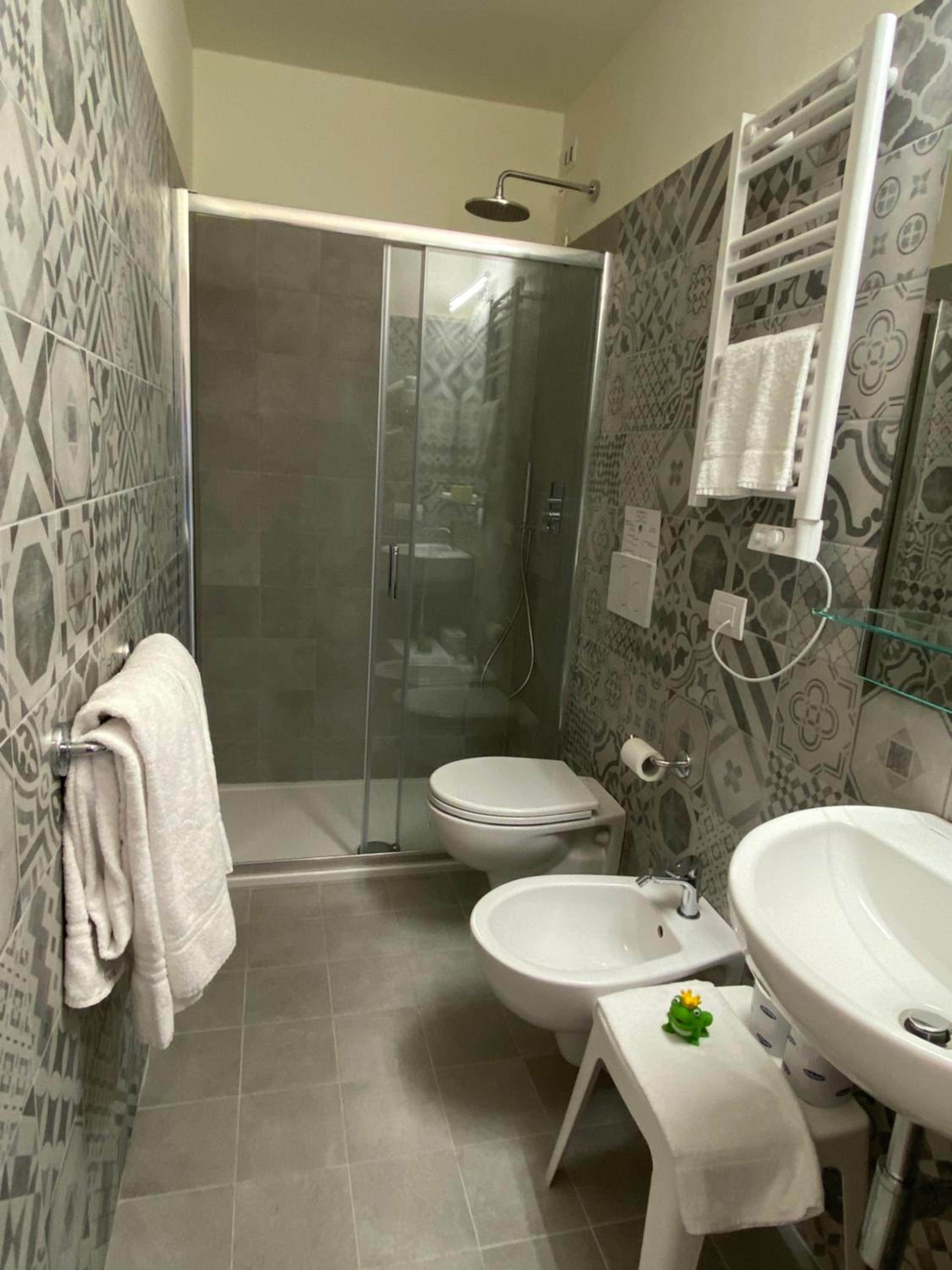 Standard Double Room - Photo 15