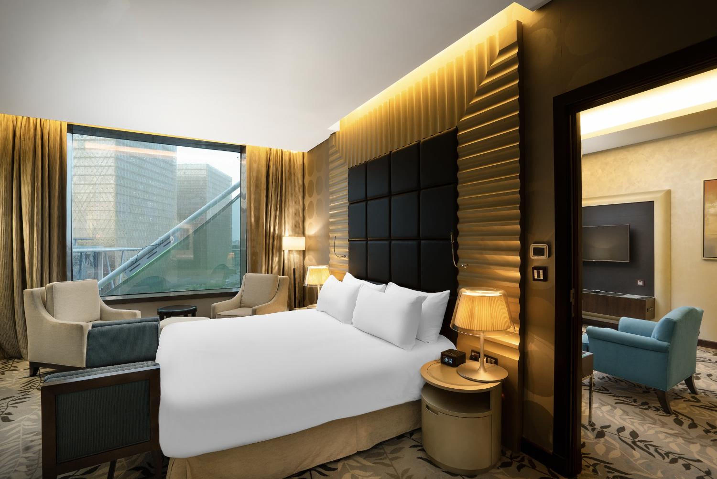 Crowne Suite with Lounge Access