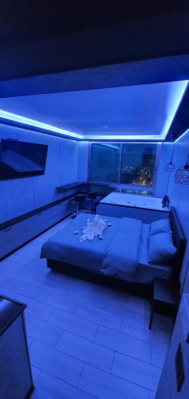 Apartment with Sea View - Photo 18