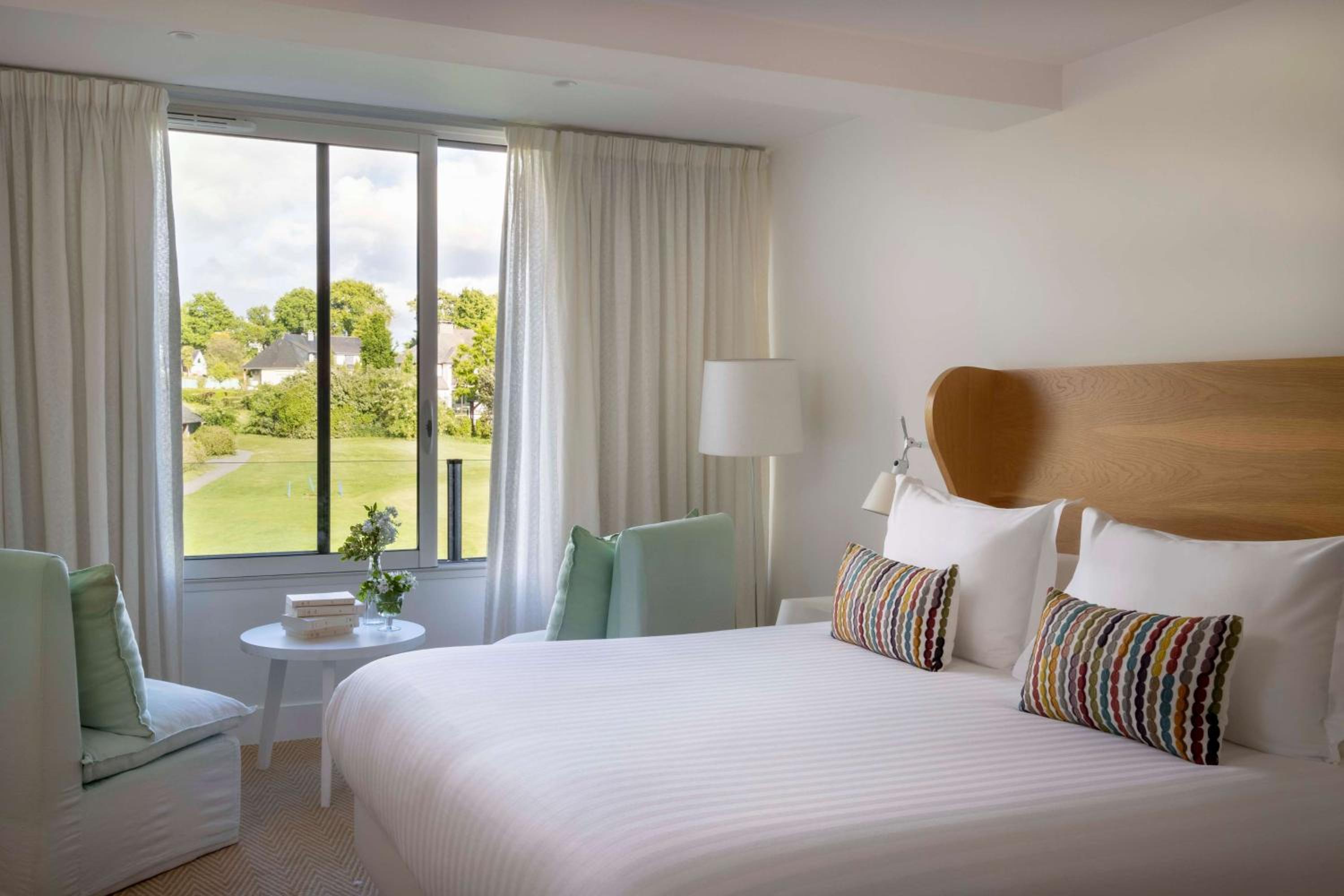 Superior Queen Room with Park View