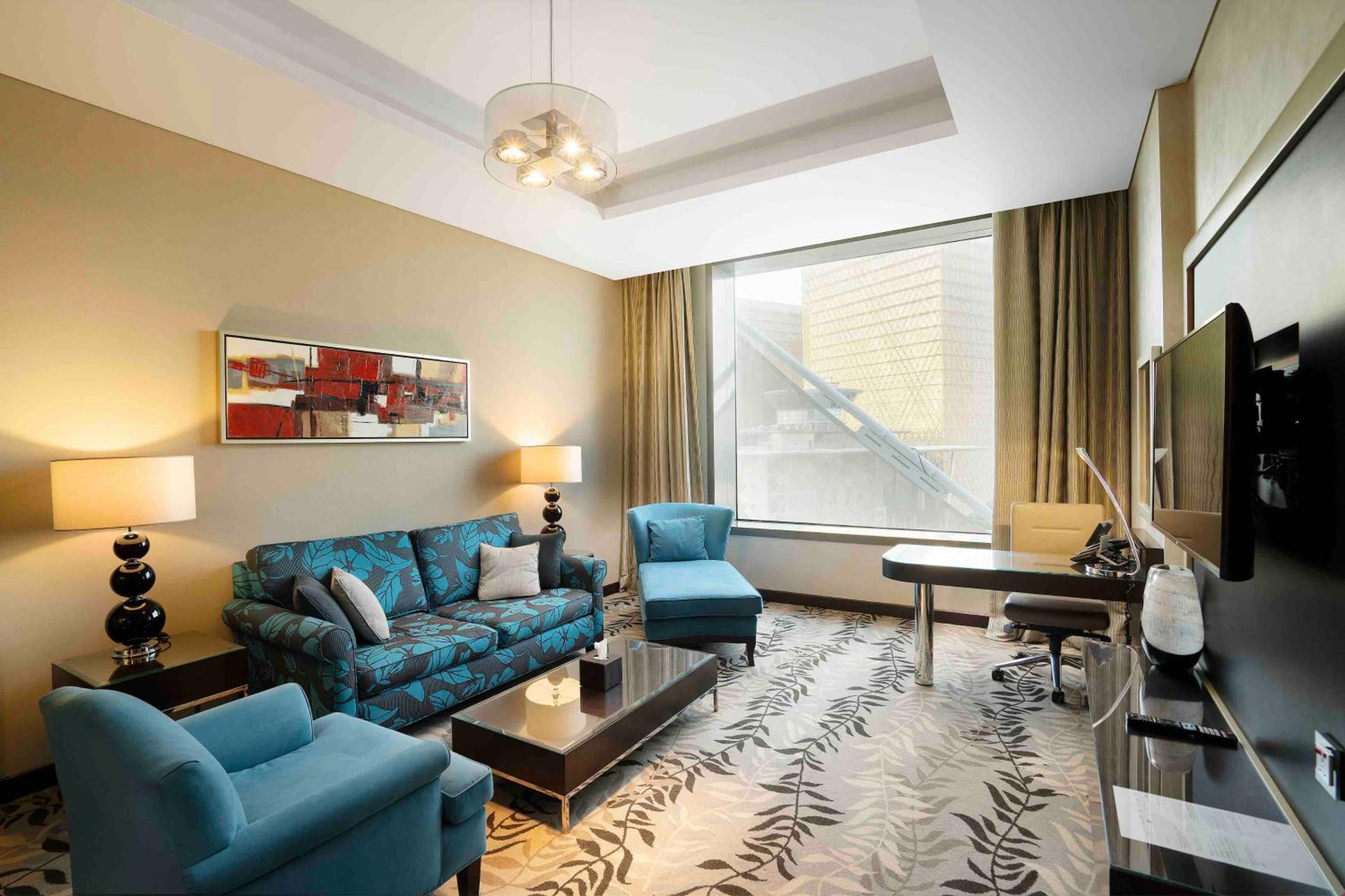 Crowne Suite with Lounge Access thumbnail 5