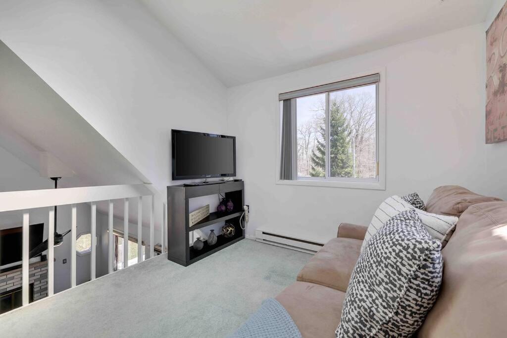 Three-Bedroom House - Photo 78