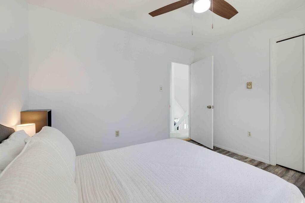 Three-Bedroom House - Photo 44