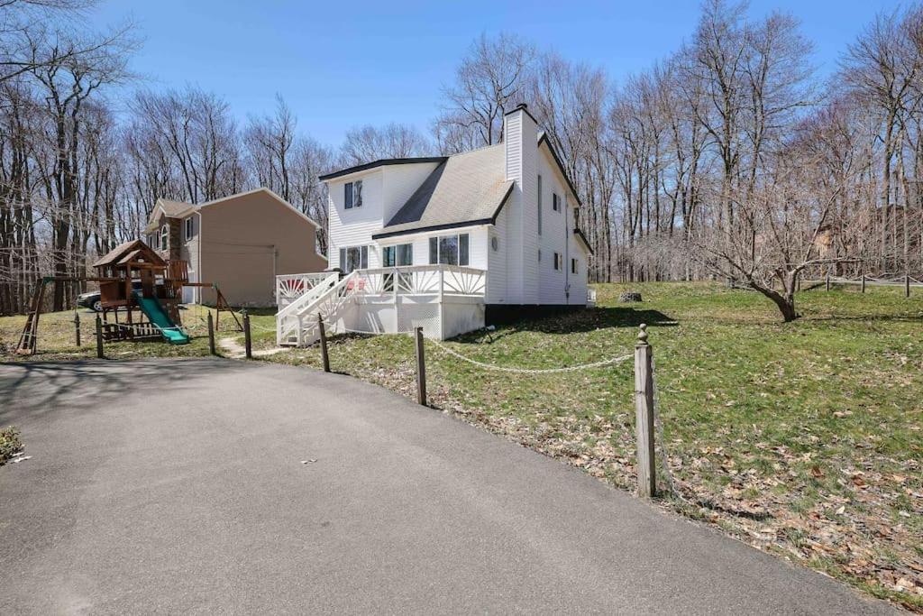 Three-Bedroom House - Photo 85