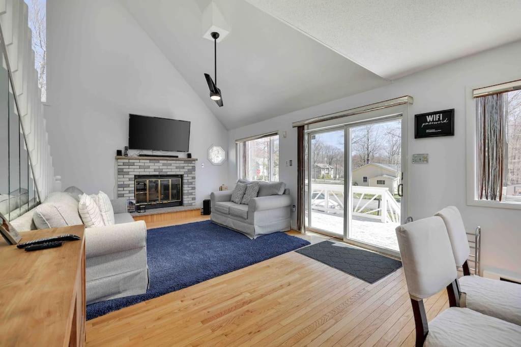 Three-Bedroom House - Photo 29