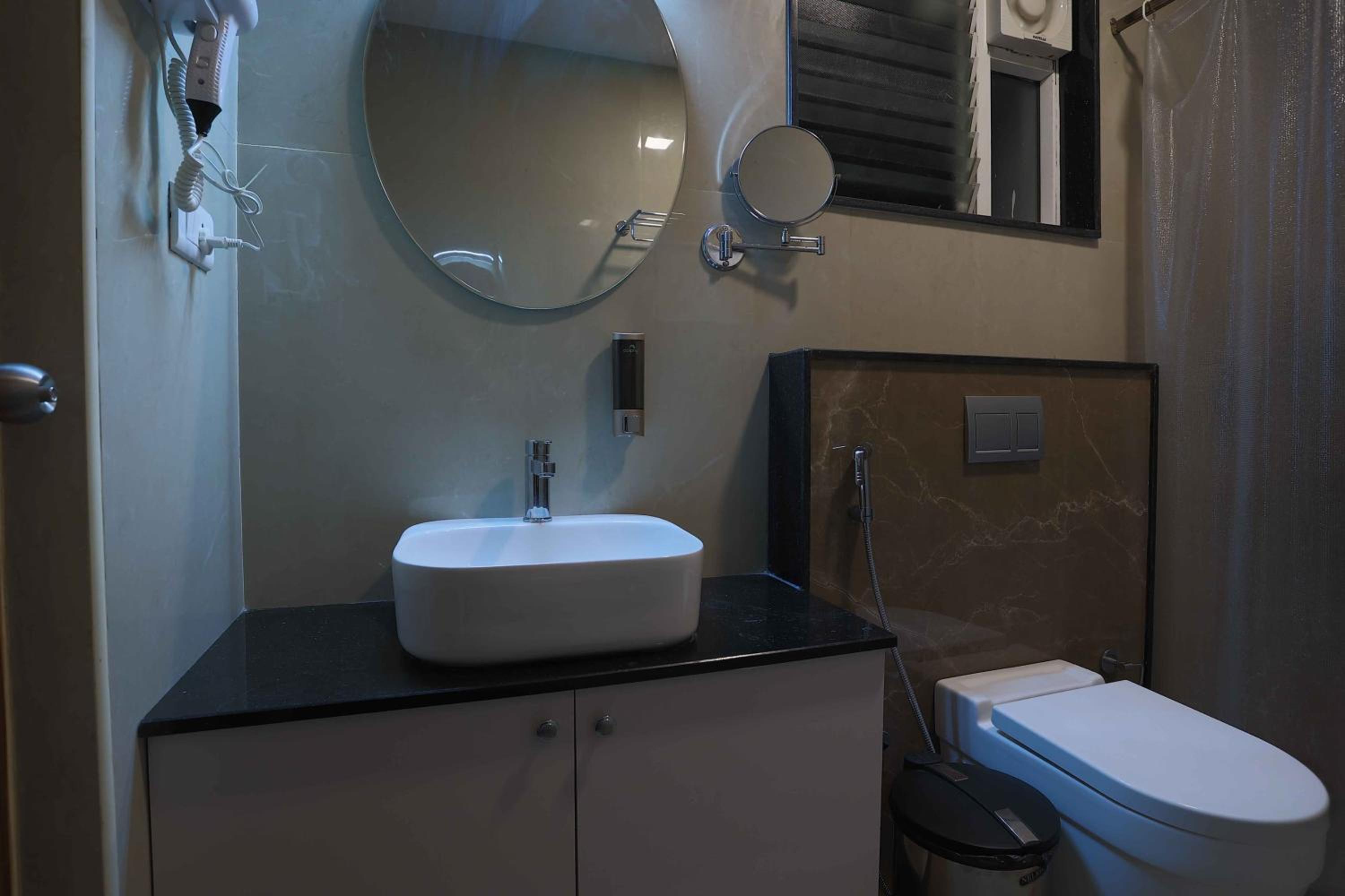 Standard Suite - Photo 7