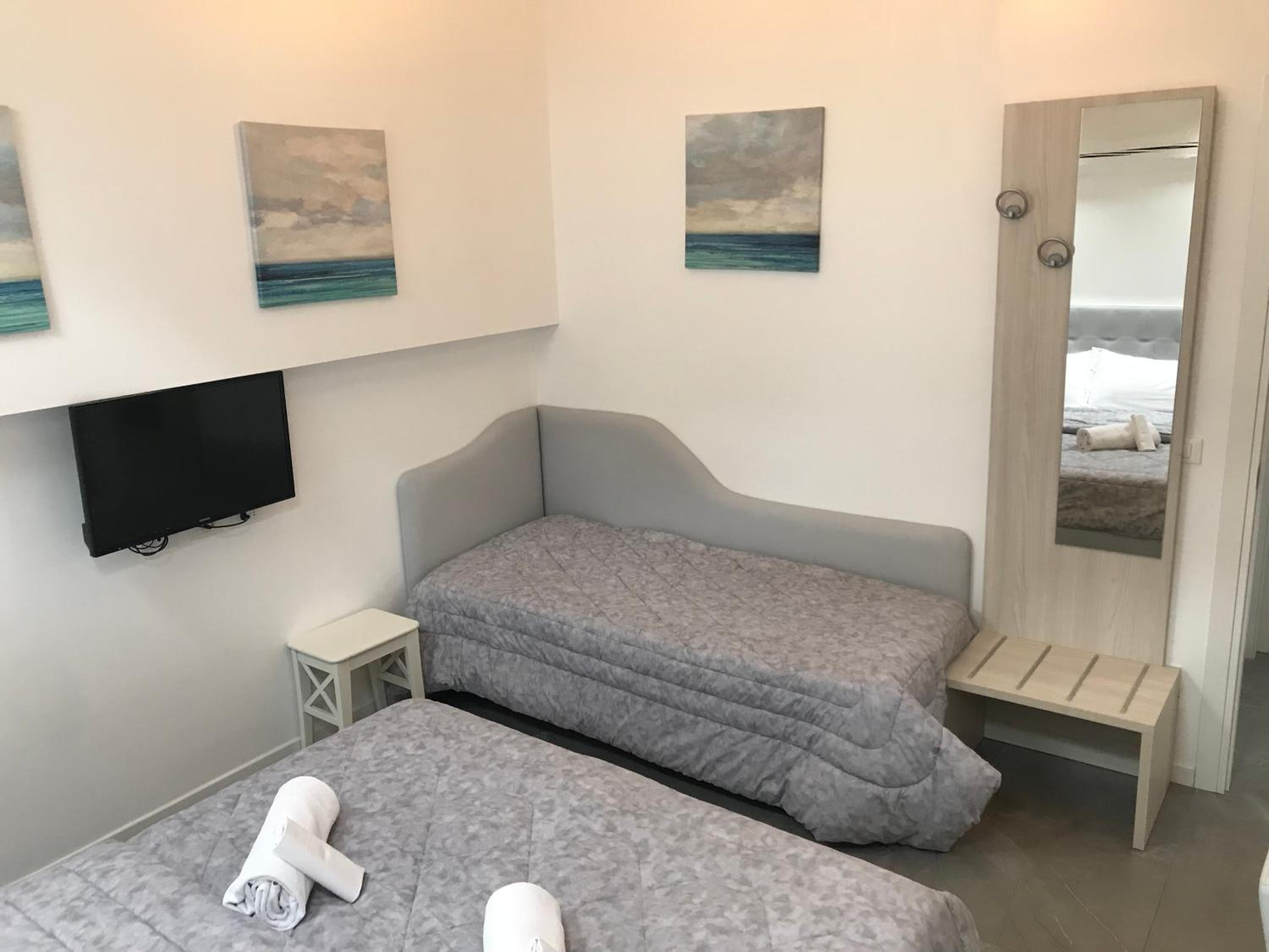 Triple Room - Photo 9