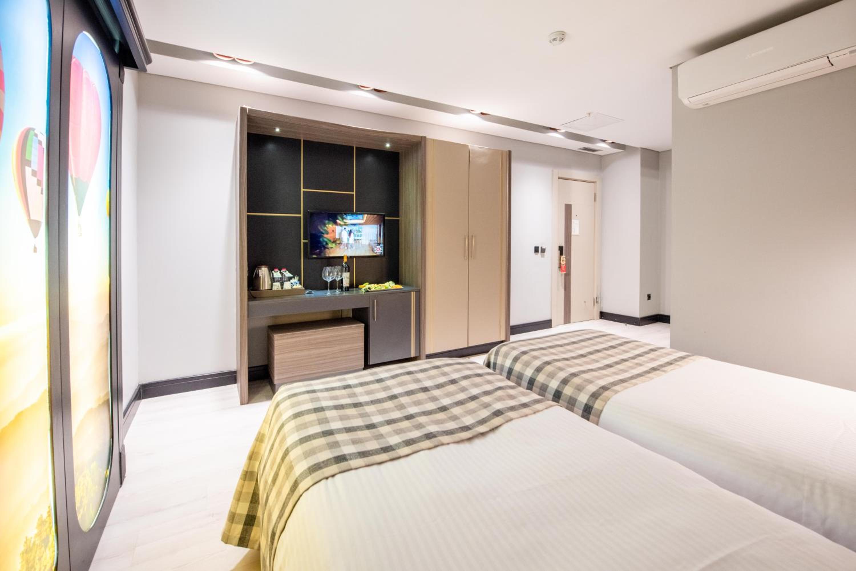 Economy Twin Room photo 3