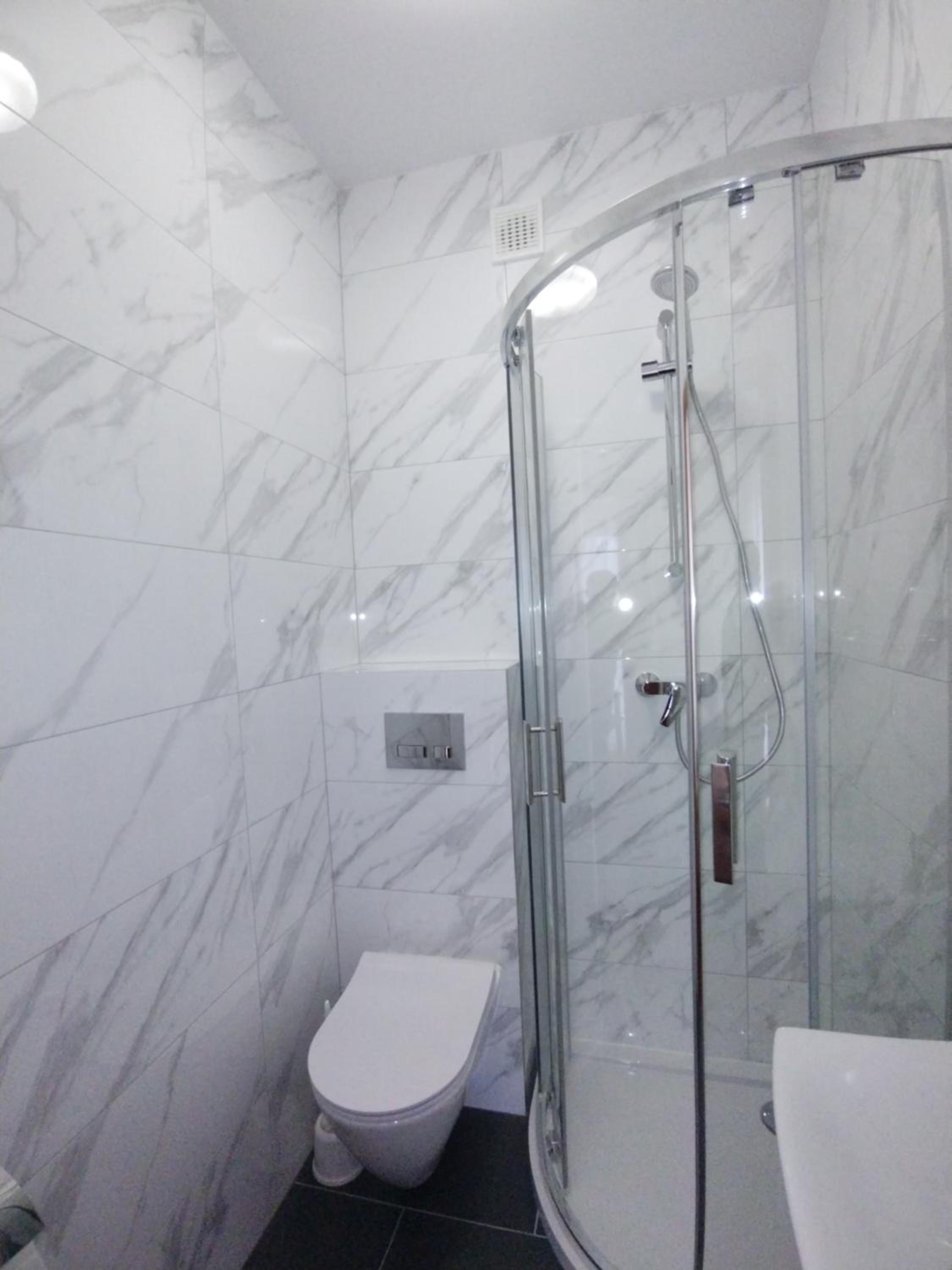Double Room with Private Bathroom - Photo 24