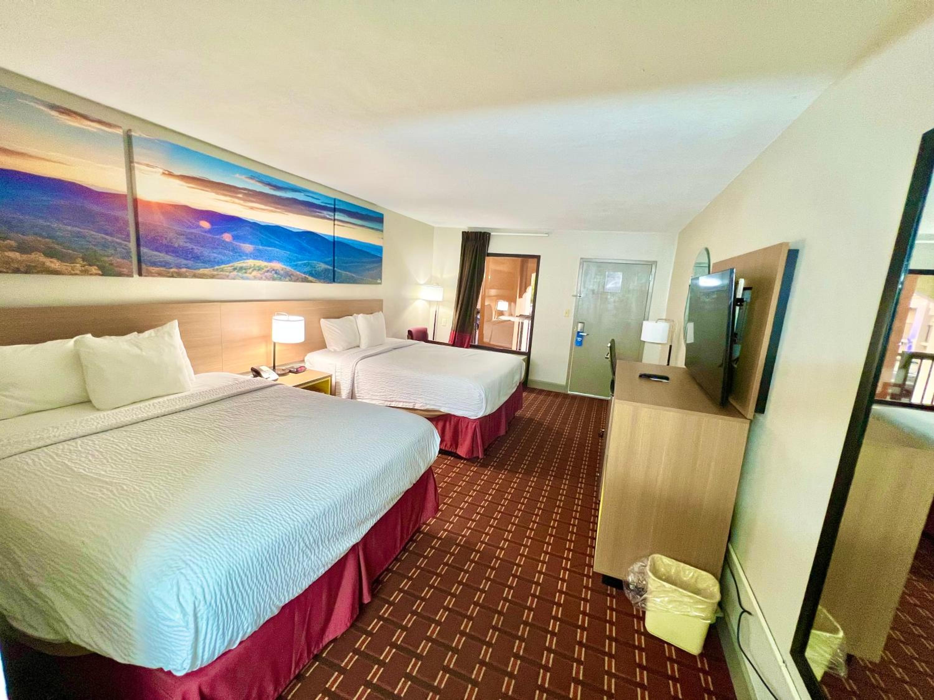 Queen Room with Two Queen Beds - Non-Smoking - Photo 1