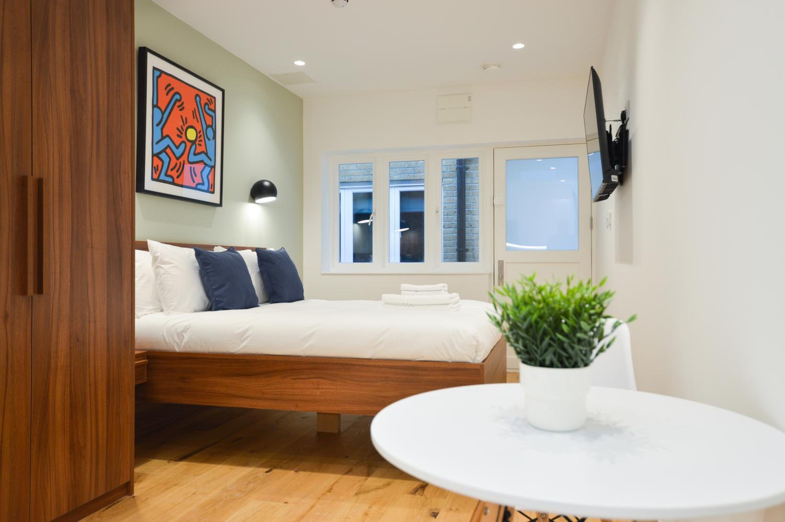 Rear Studio Apartment photo 1