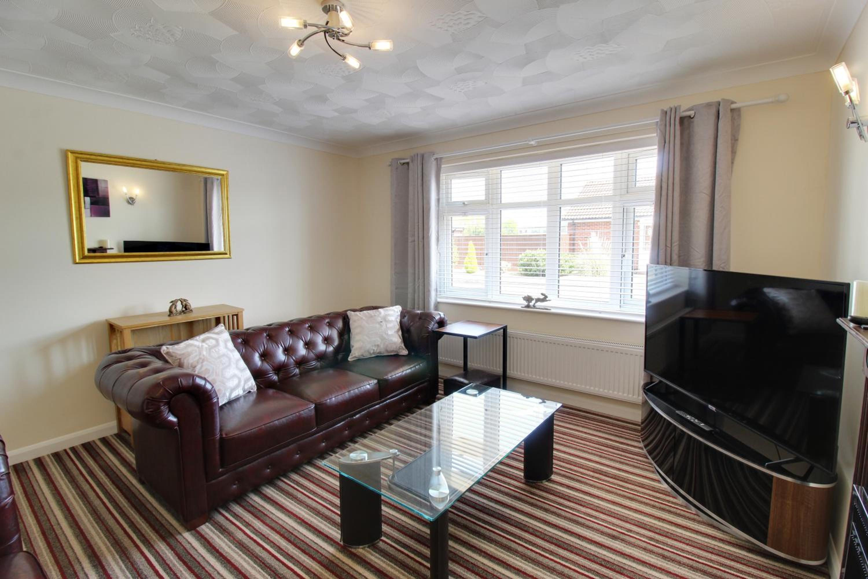 Two-Bedroom House - Photo 2