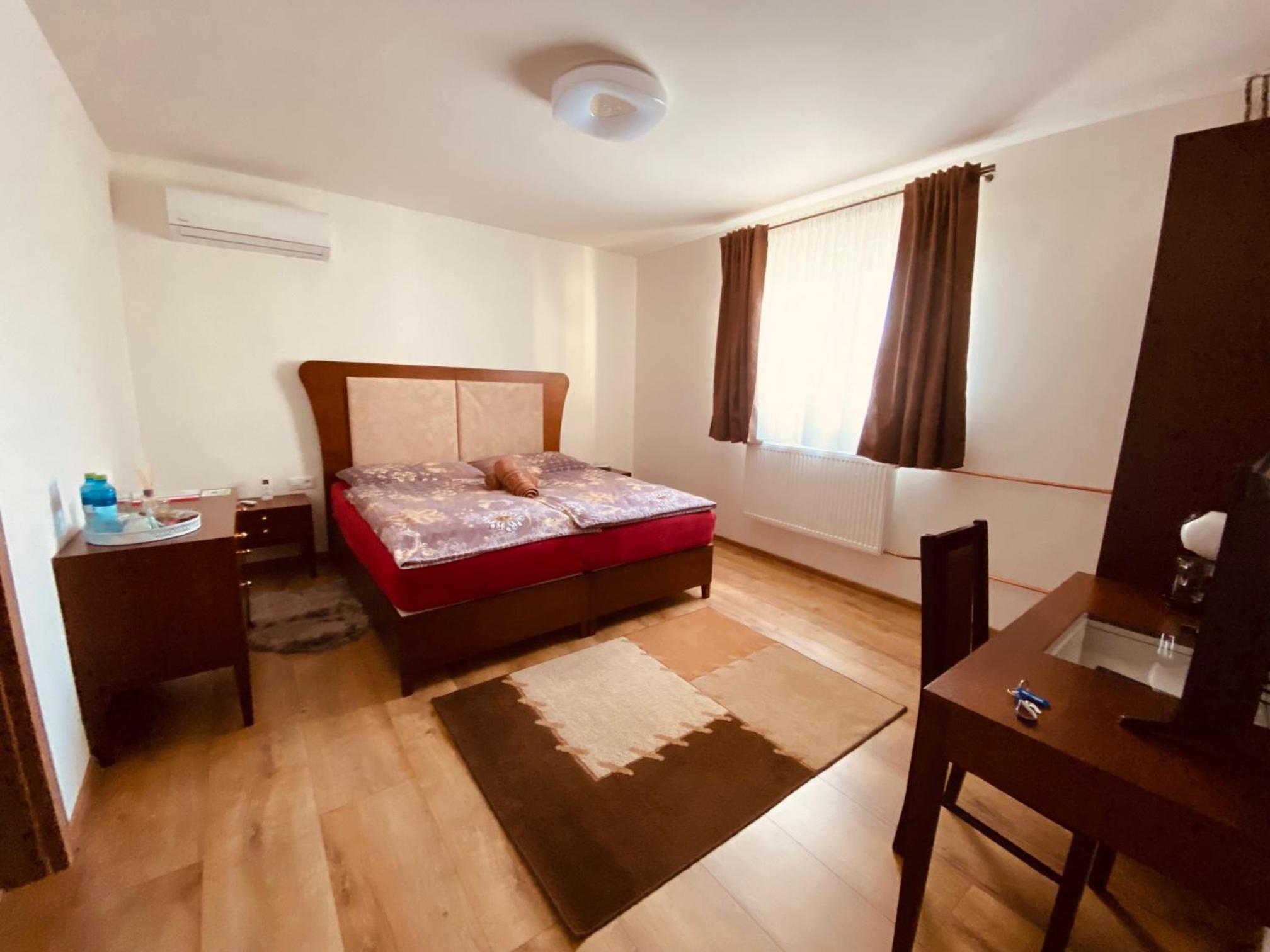 Double Room with Garden View - Photo 8