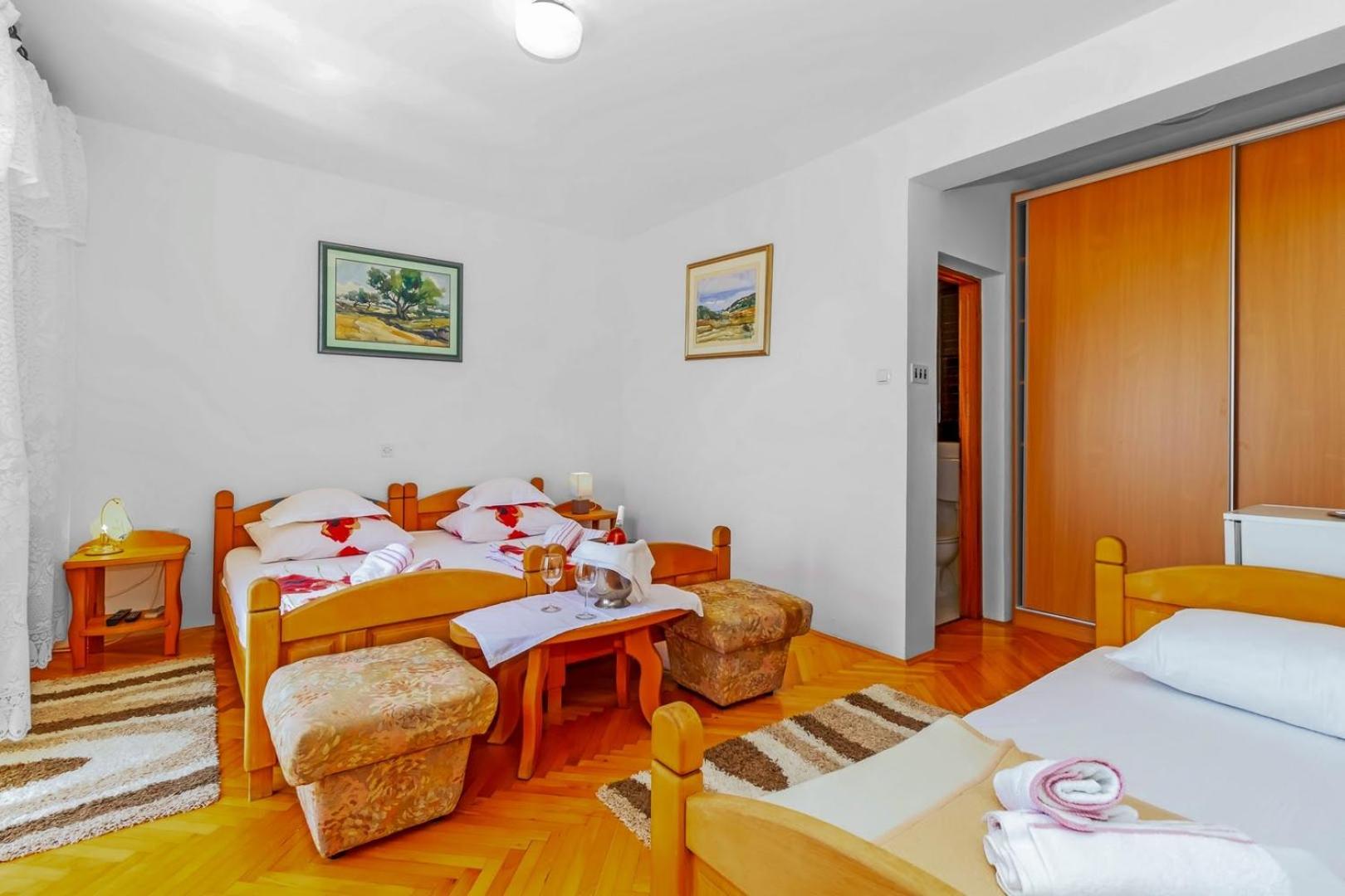 Deluxe Double Room (2 Adults + 1 Child) photo 2