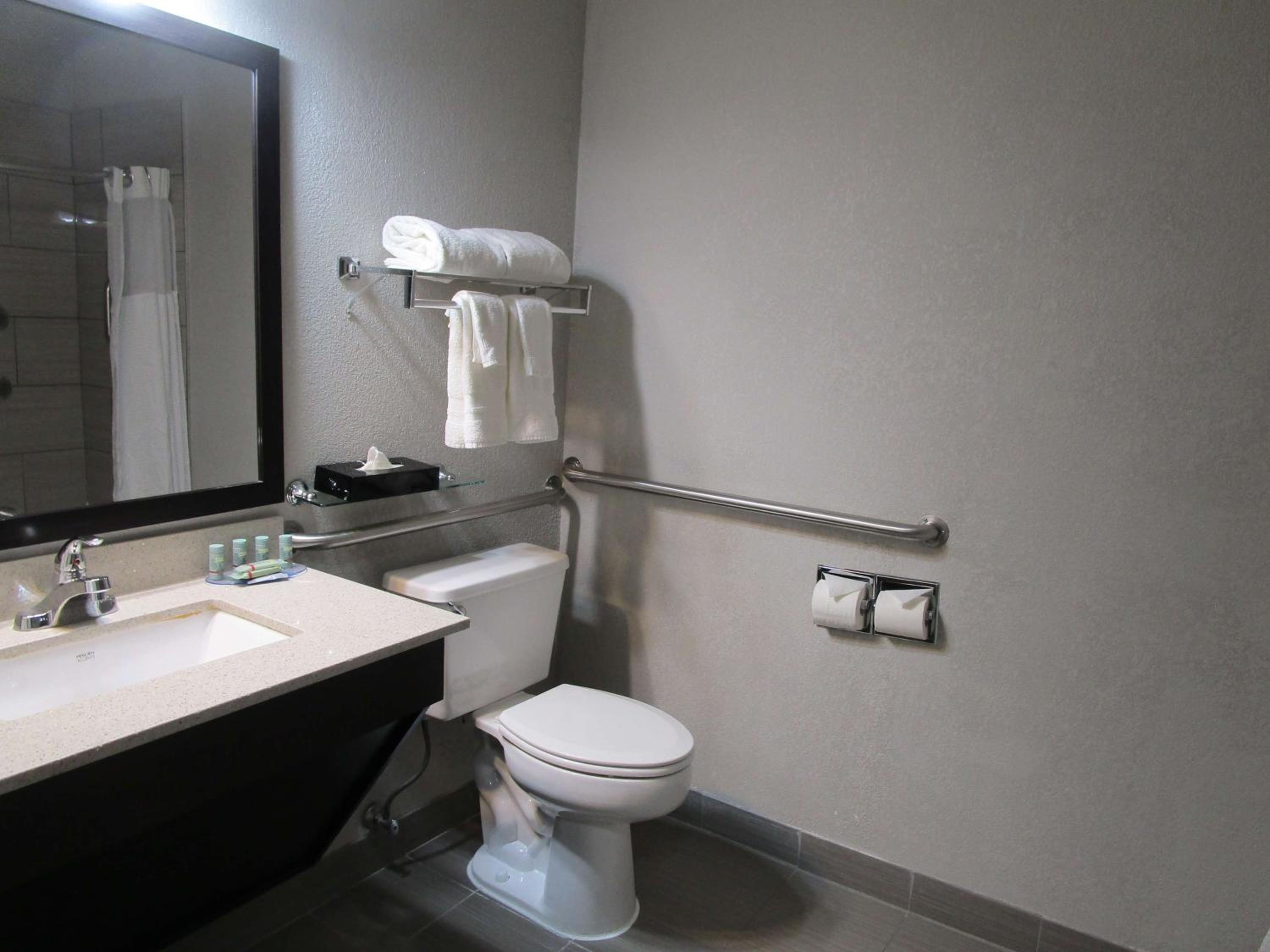 King Room with Bath Tub - Disability Access/Non-Smoking  - Photo 3