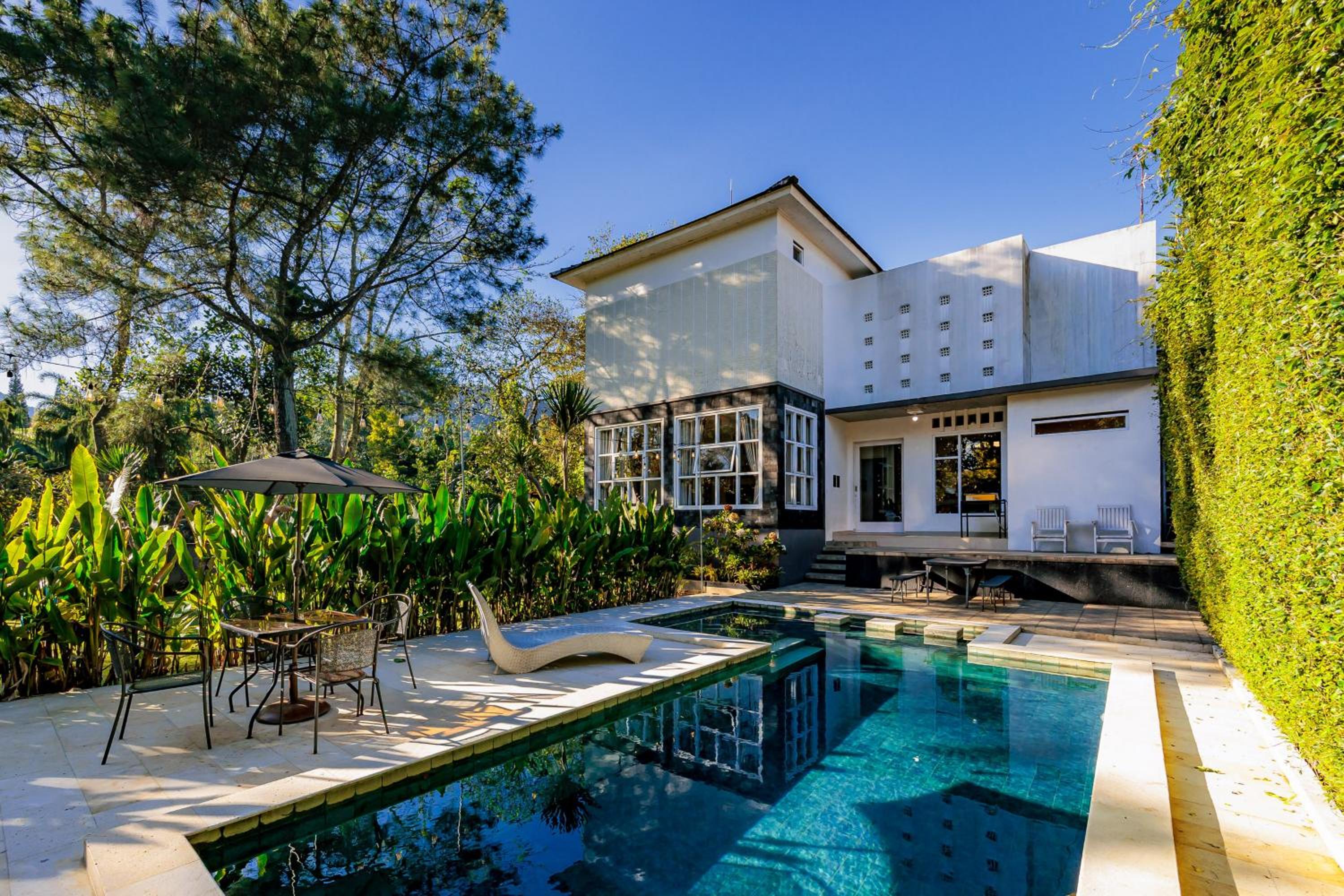Three-Bedroom Villa photo 1