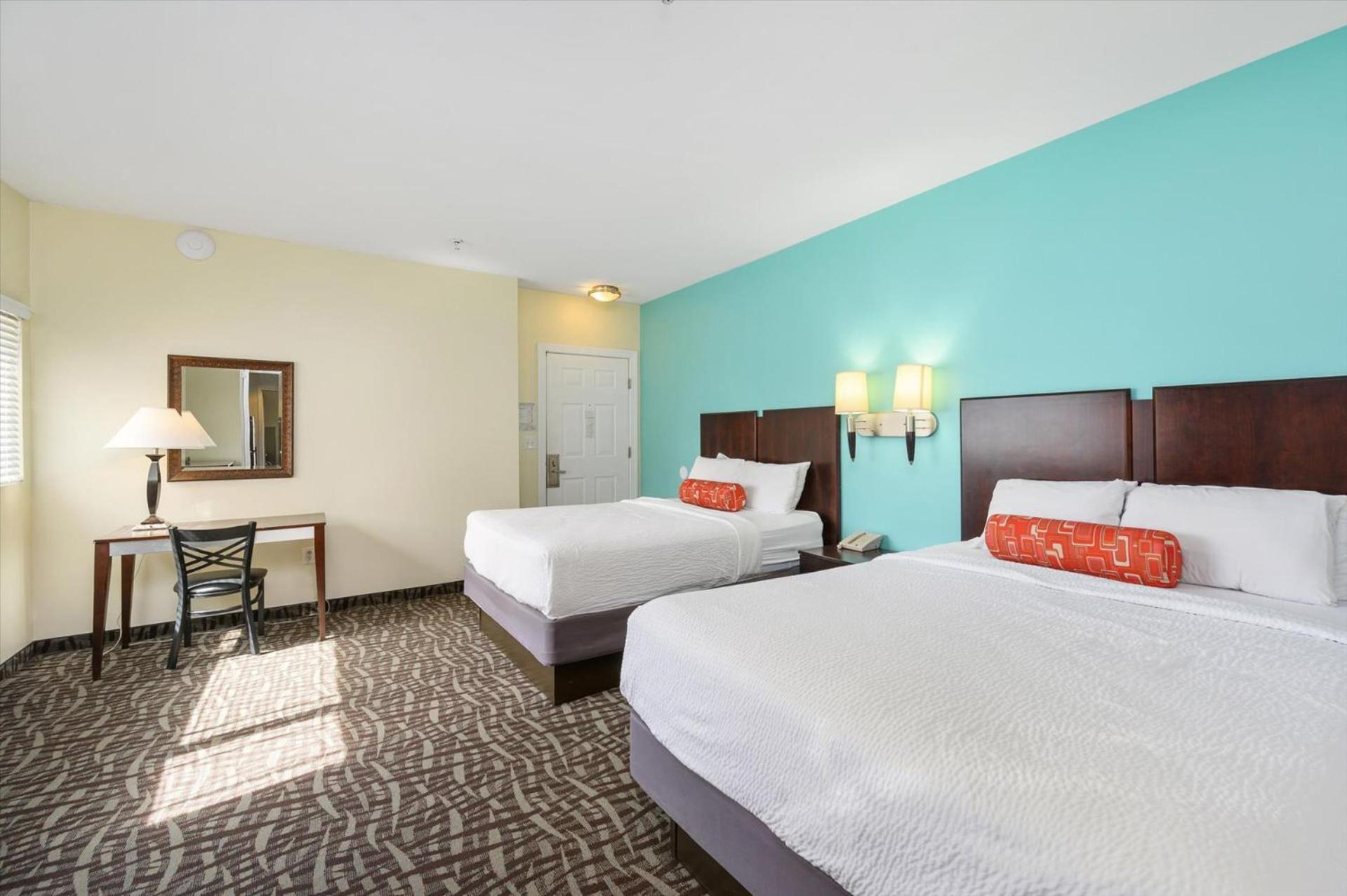 Deluxe One-Bedroom Suite photo 1