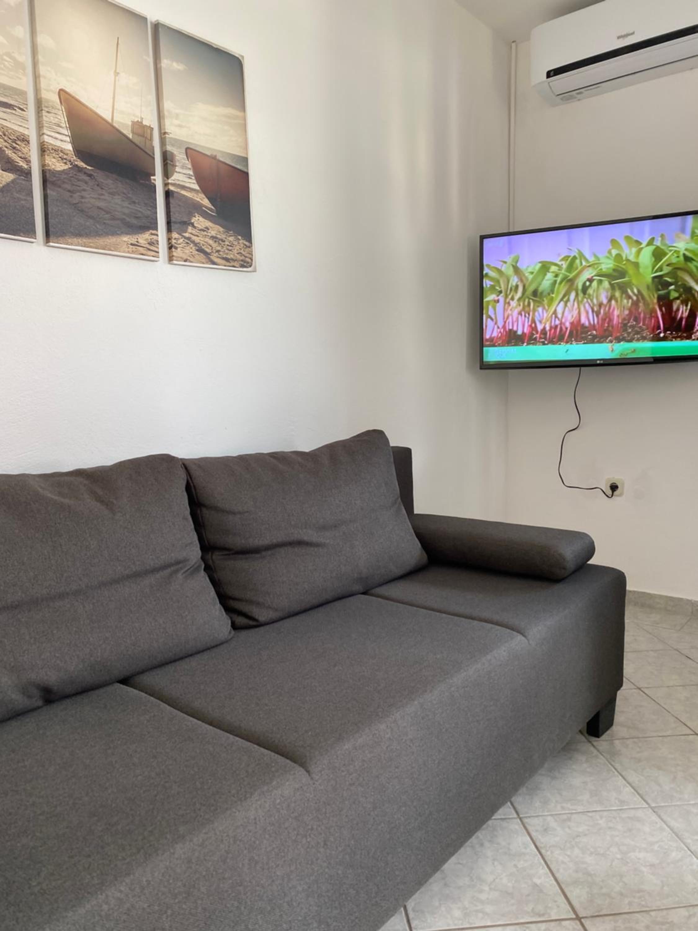 Apartment with Garden View