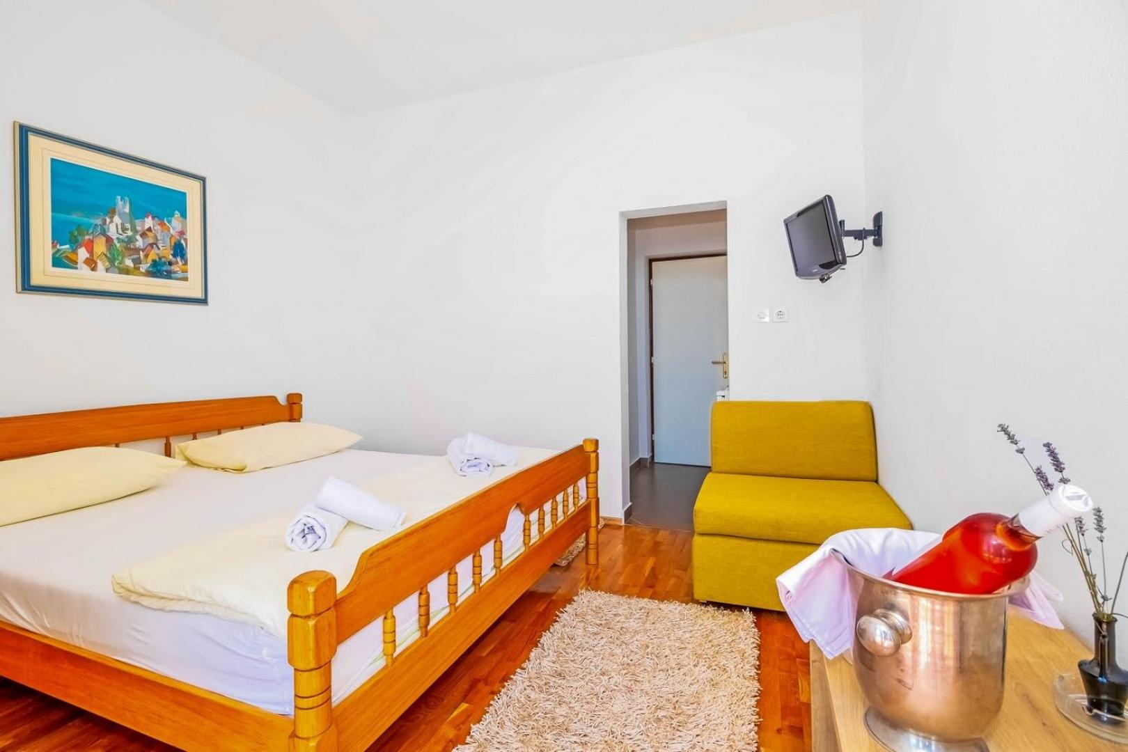Double Room with Balcony (3 Adults) photo 3