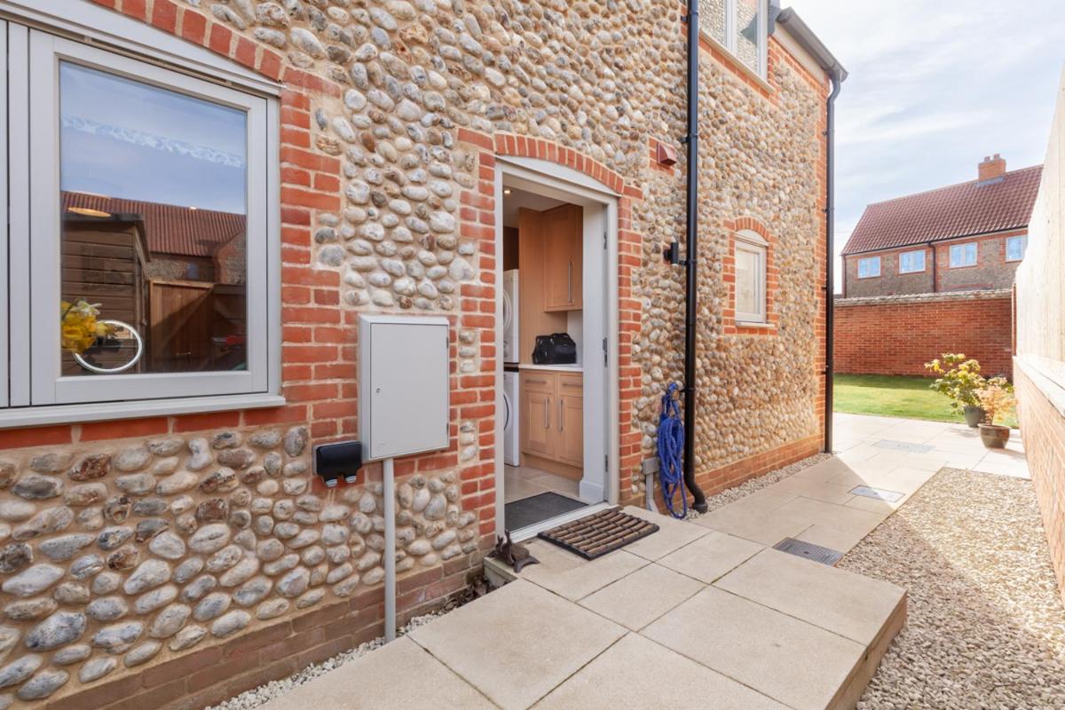 Three-Bedroom House photo 2