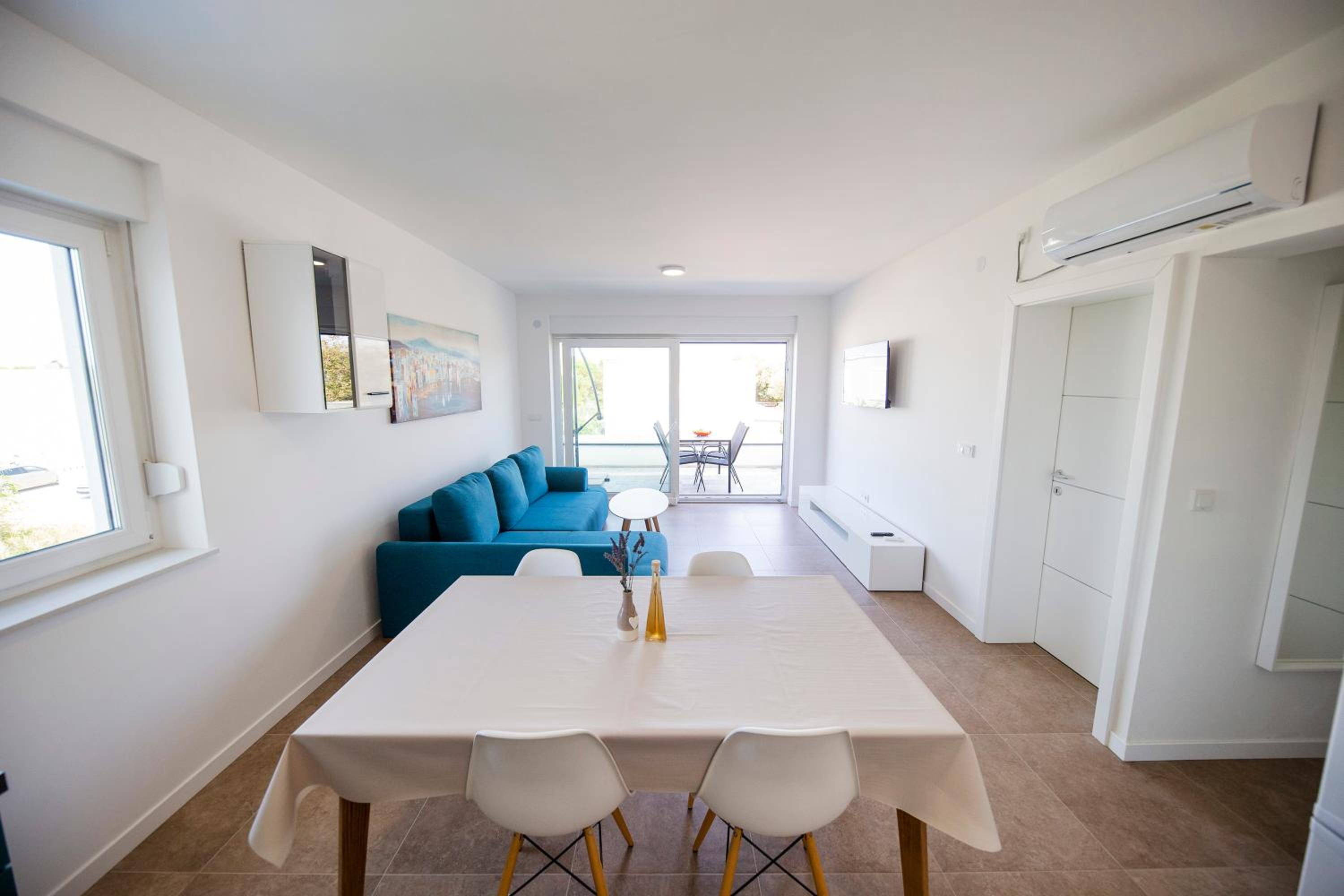 One-Bedroom Apartment photo 2