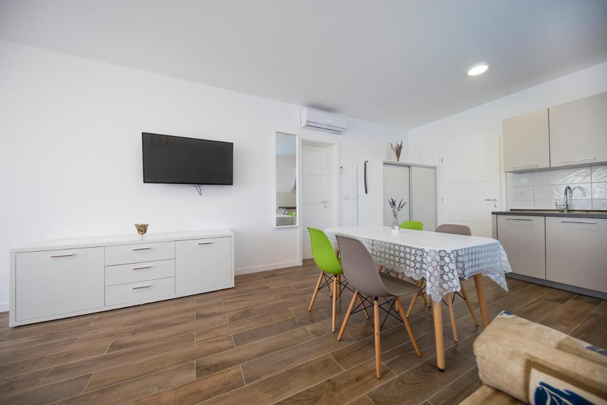 One-Bedroom Apartment photo 2