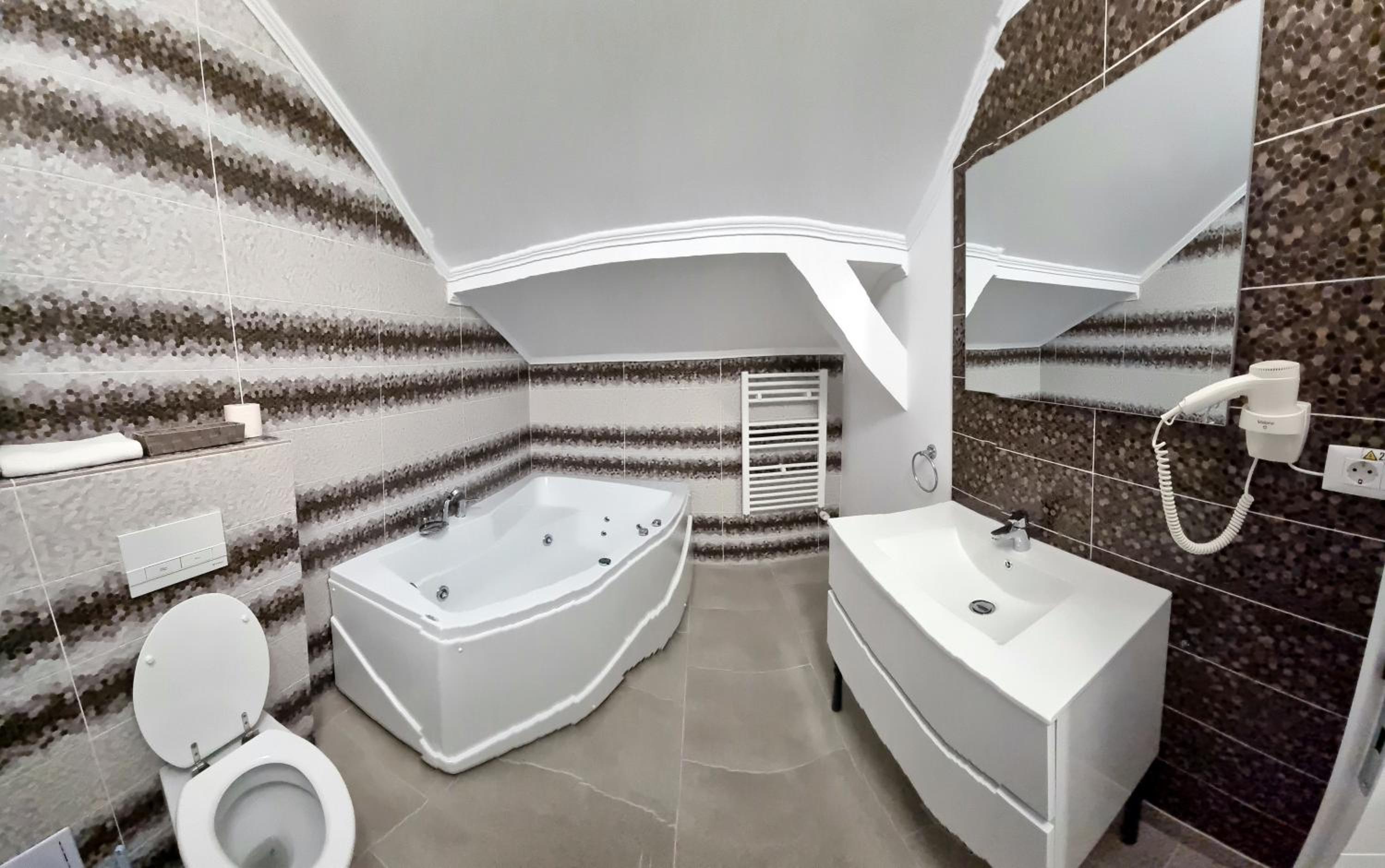 Family Room with Private Bathroom - Photo 11
