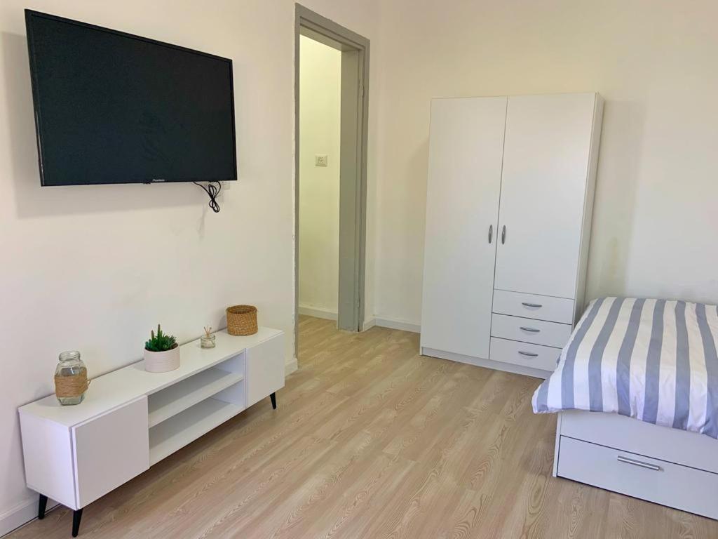 Studio Apartment with Balcony  - Photo 6