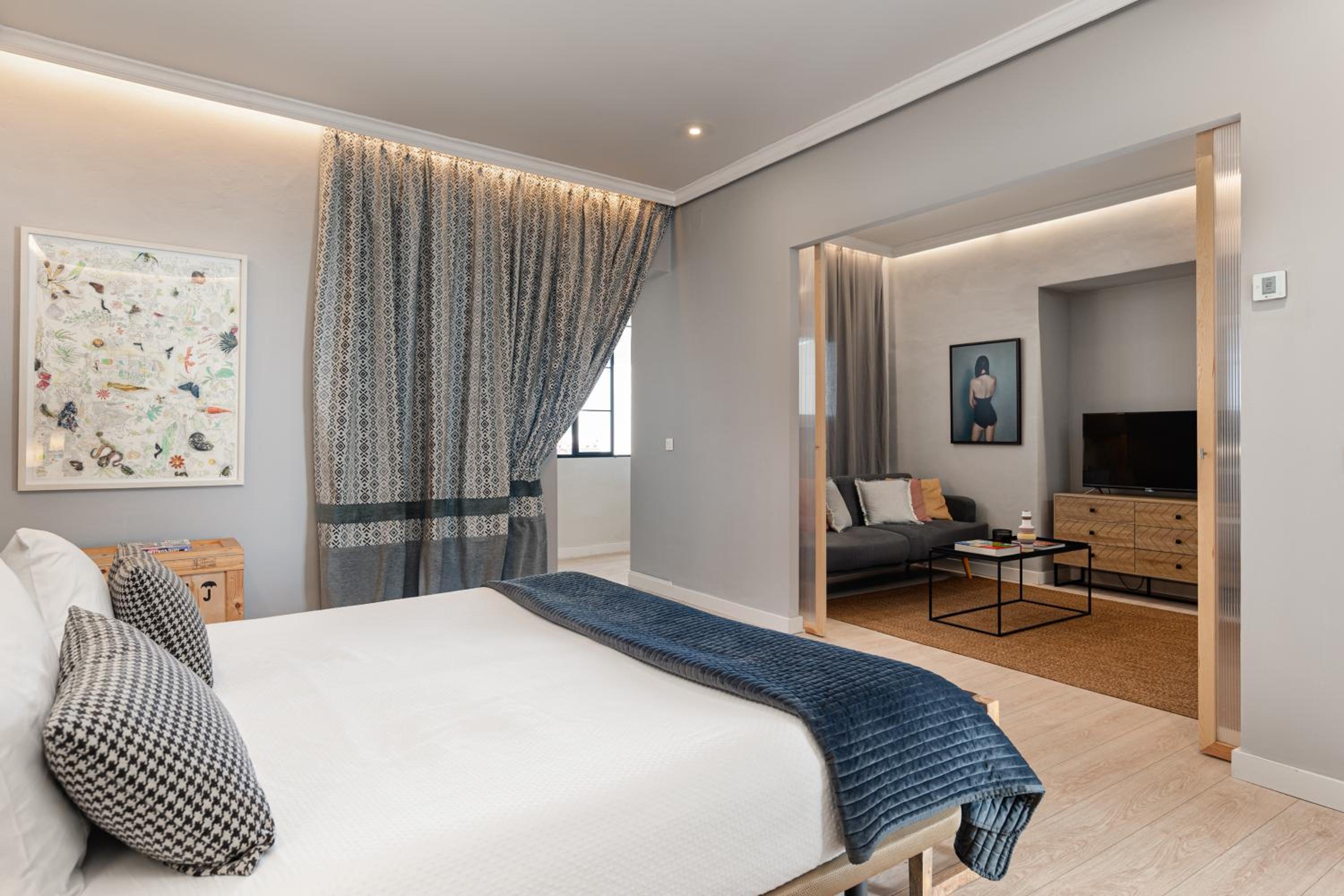 Deluxe Junior Suite with King bed  - Photo 6
