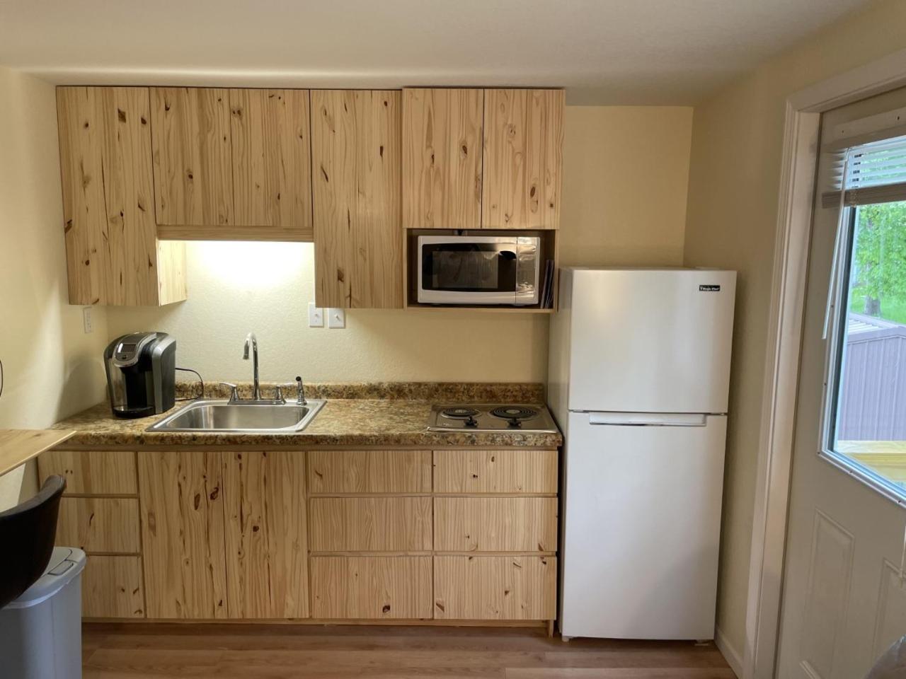 One-Bedroom Apartment photo 2