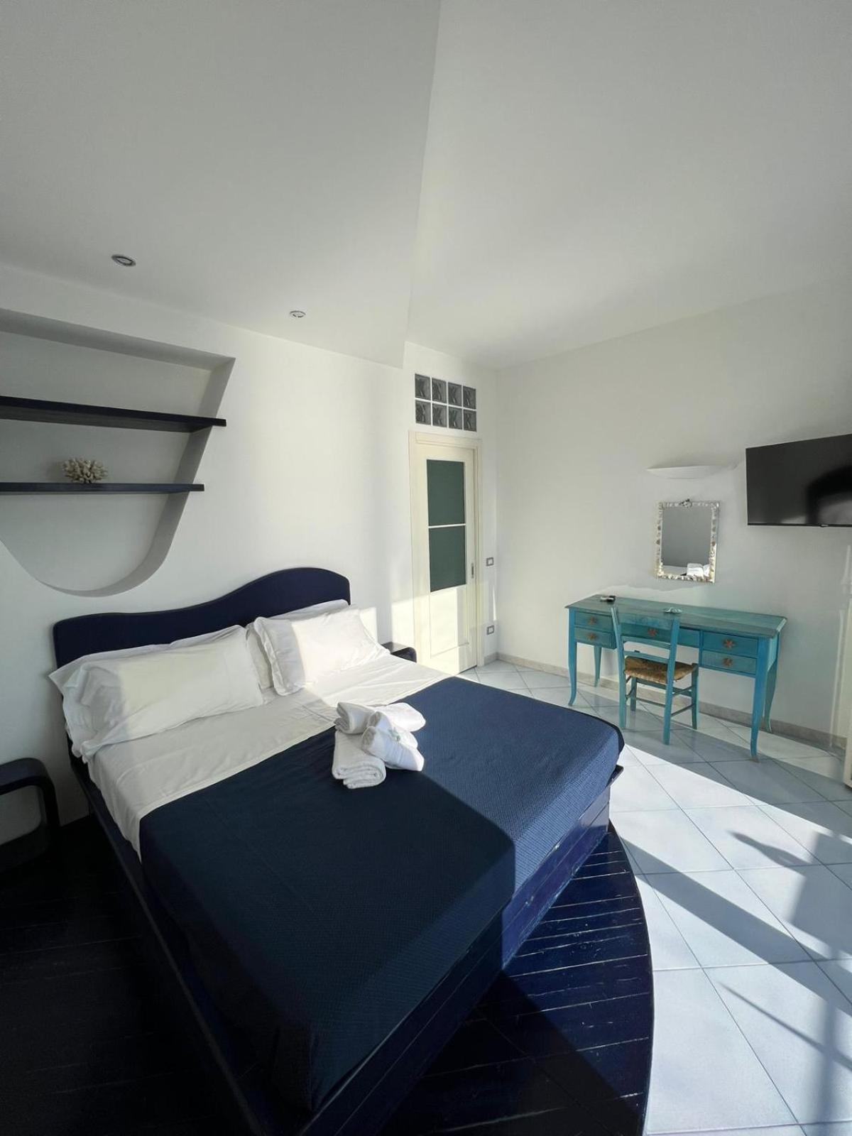 Two-Bedroom House - Photo 14