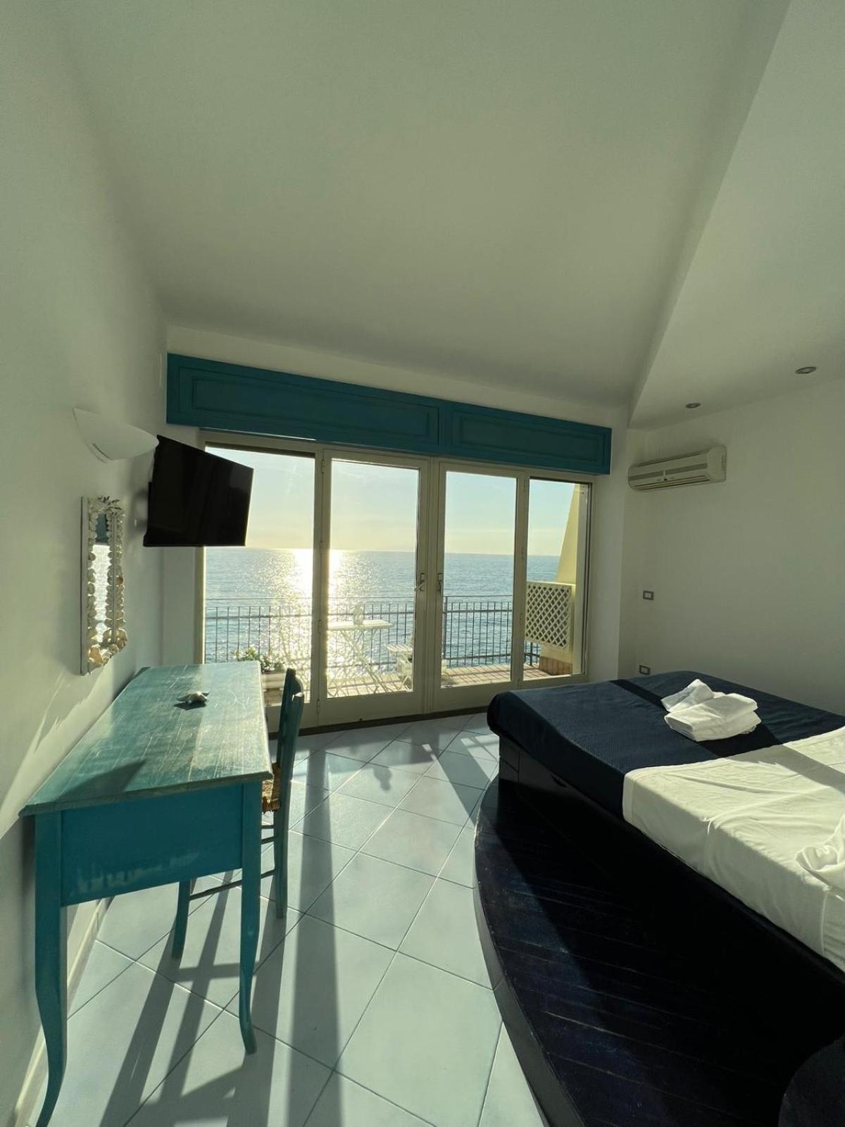 Two-Bedroom House - Photo 10