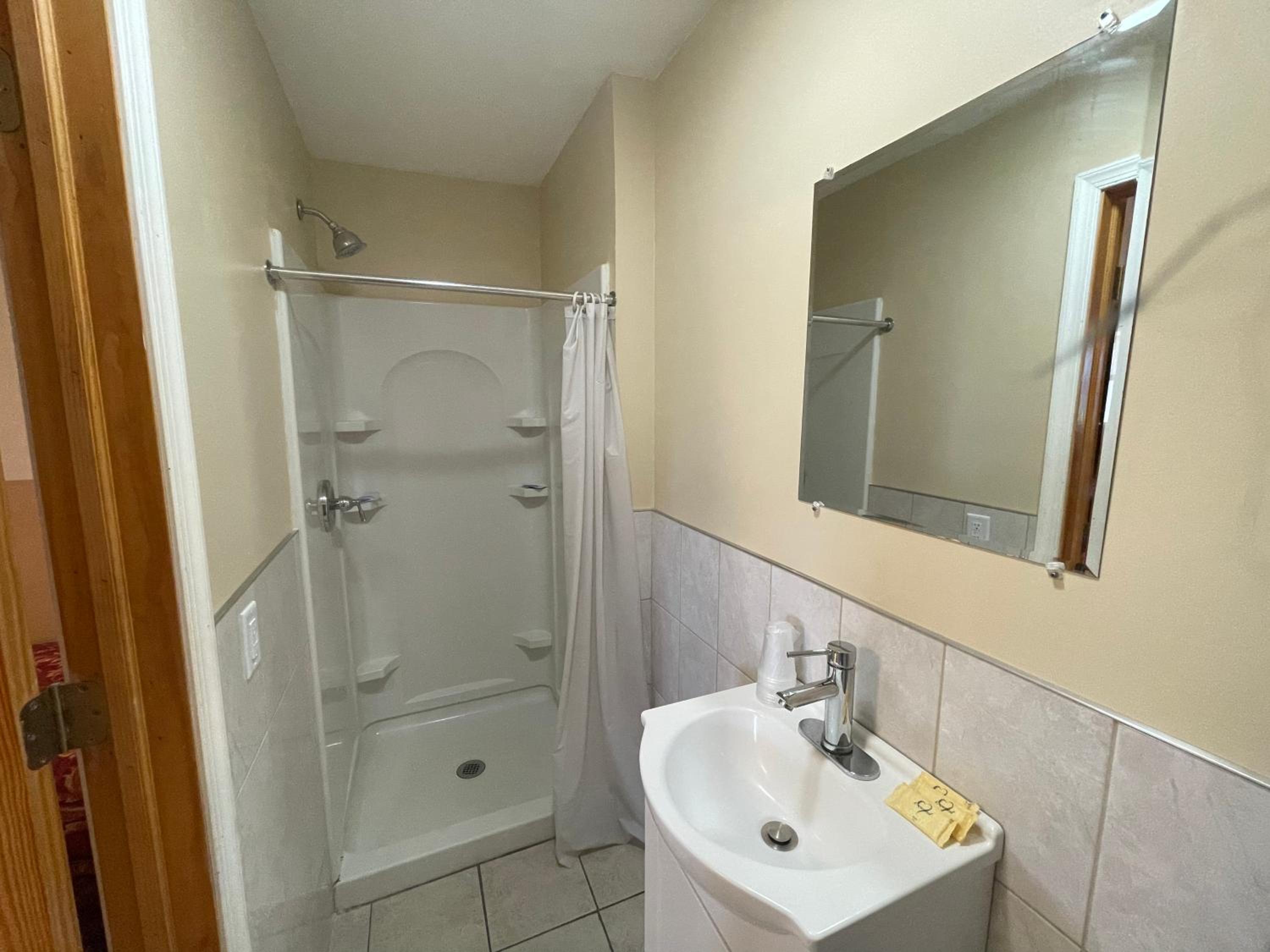 Suite with Four Double Beds - Photo 4