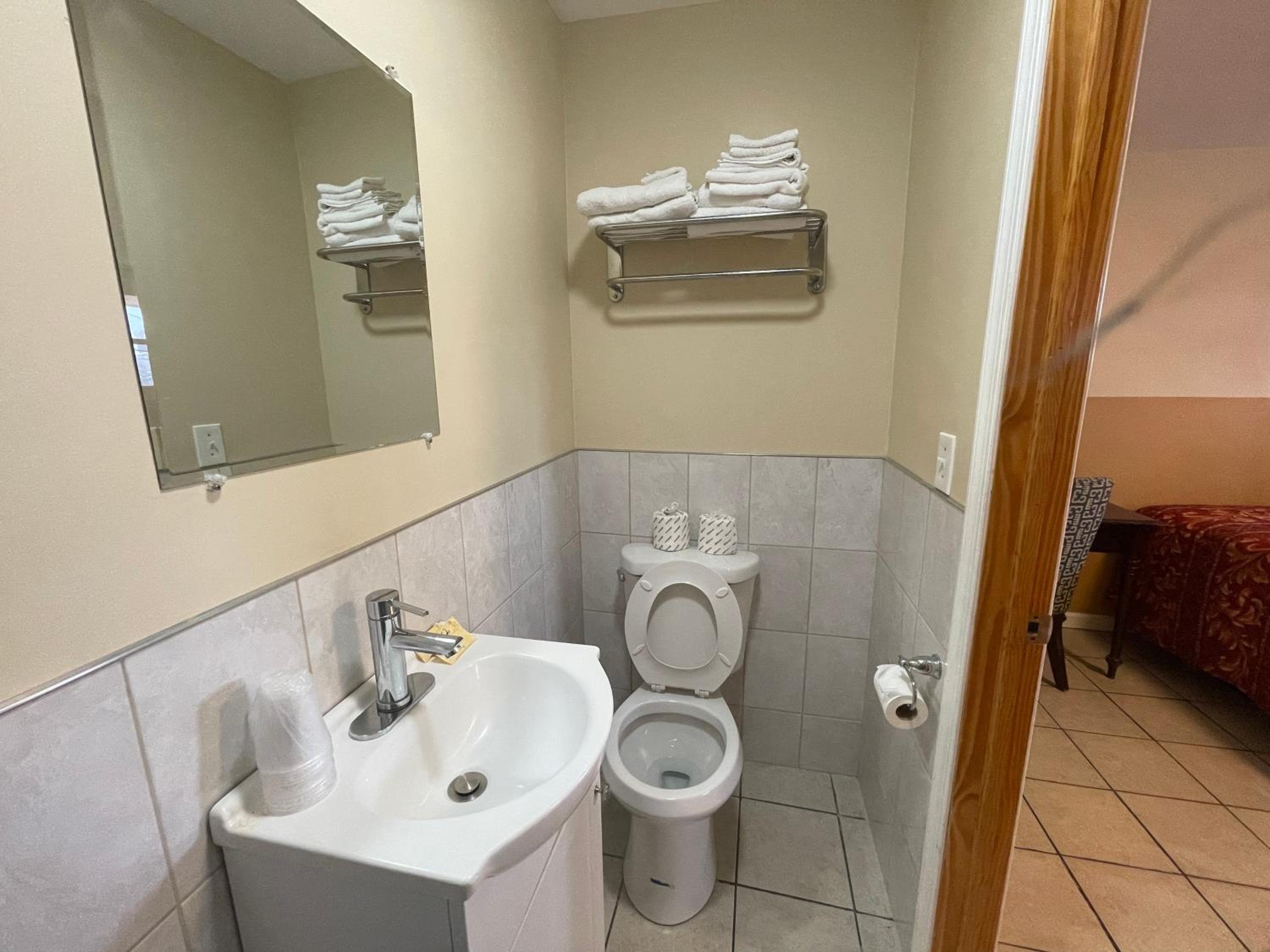 Suite with Four Double Beds - Photo 5
