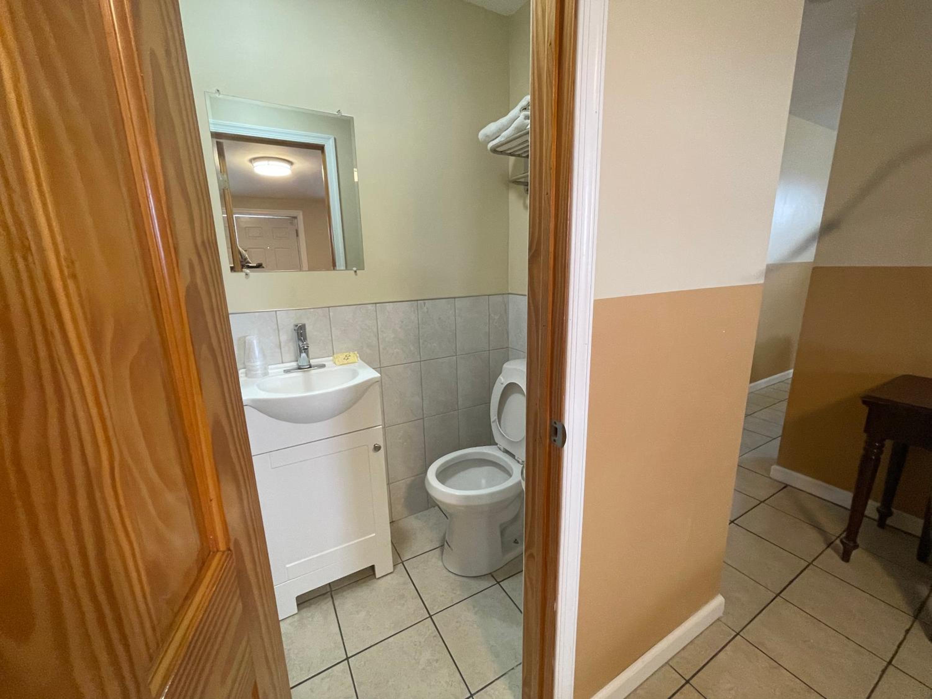 Suite with Four Double Beds - Photo 6