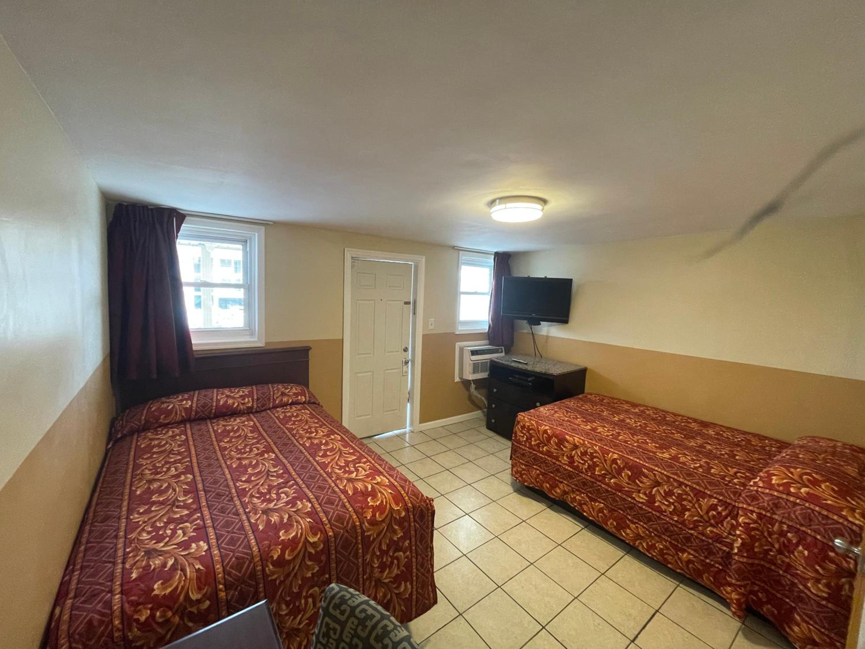 Suite with Four Double Beds - Photo 7