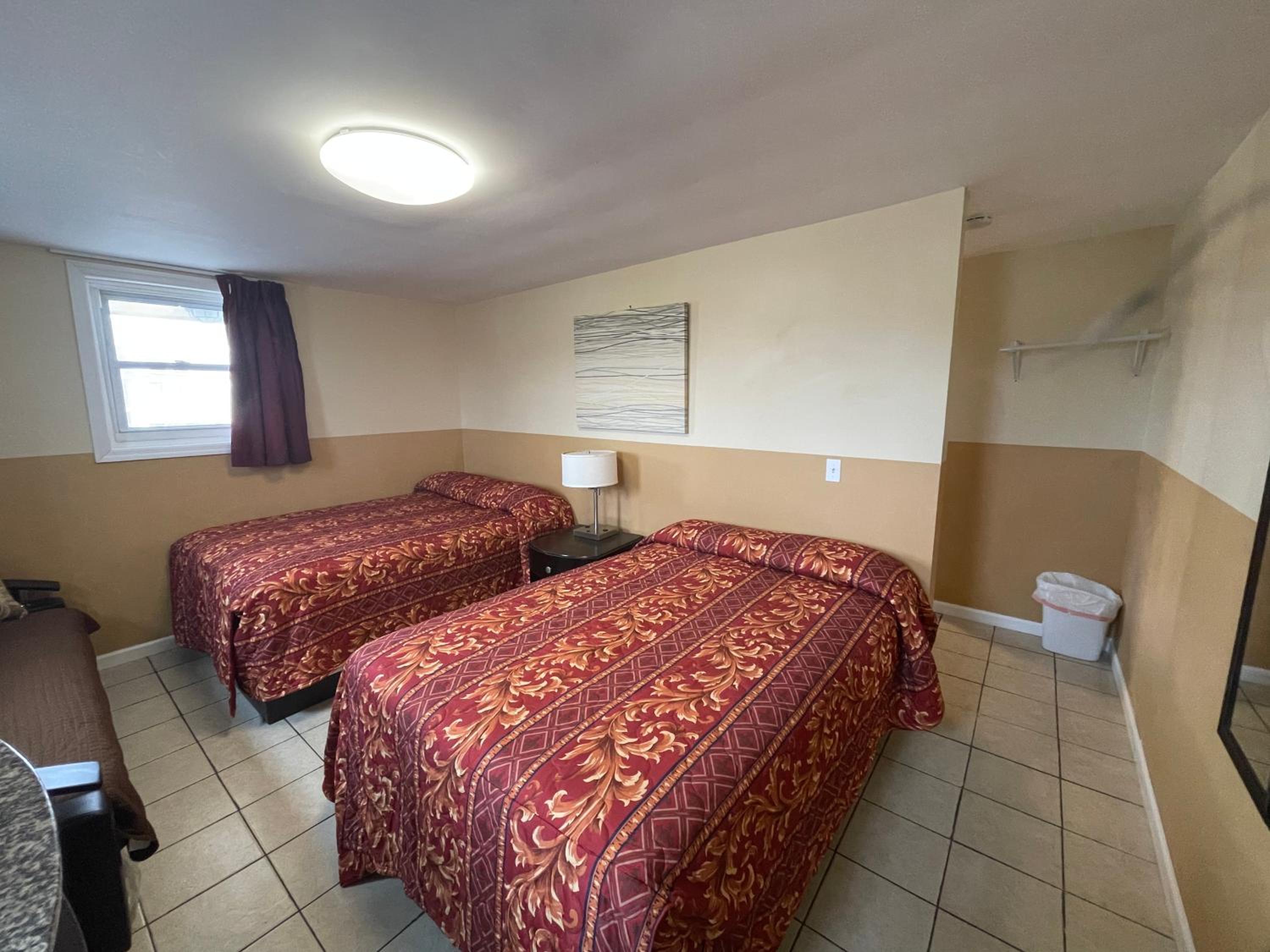 Suite with Four Double Beds - Photo 2