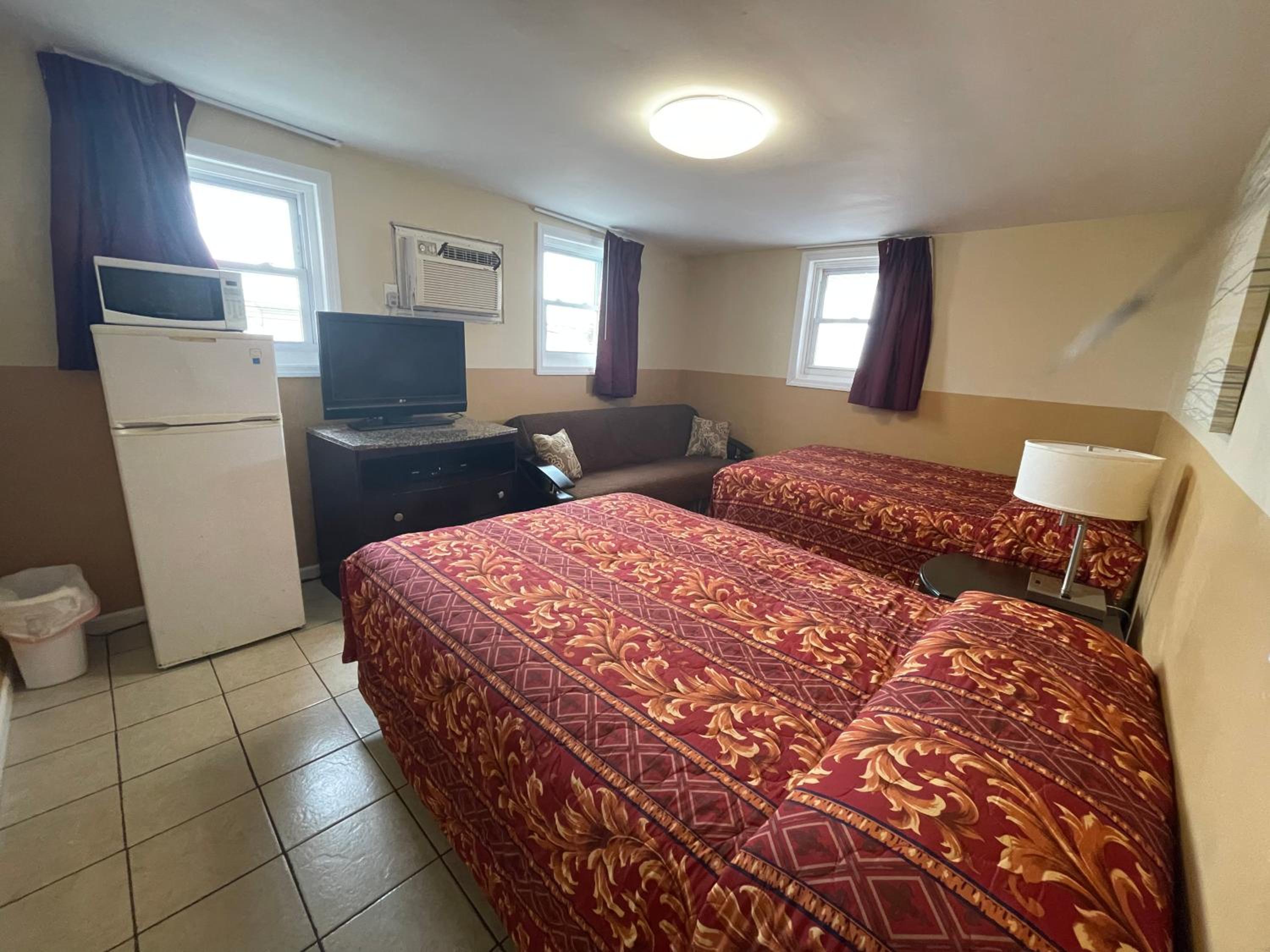 Suite with Four Double Beds - Photo 8