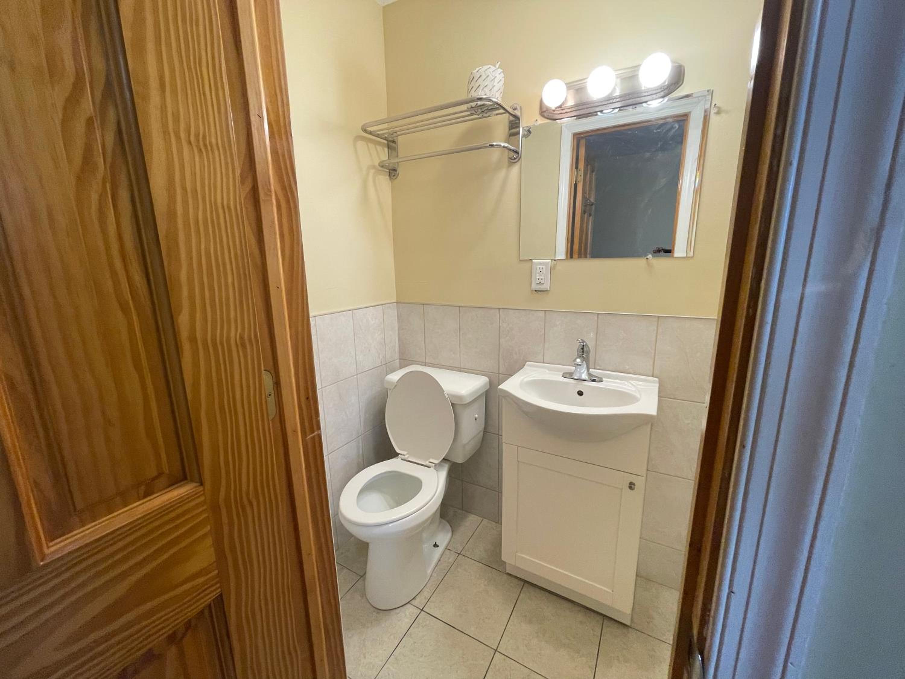 Suite with Three Double Beds - Photo 8