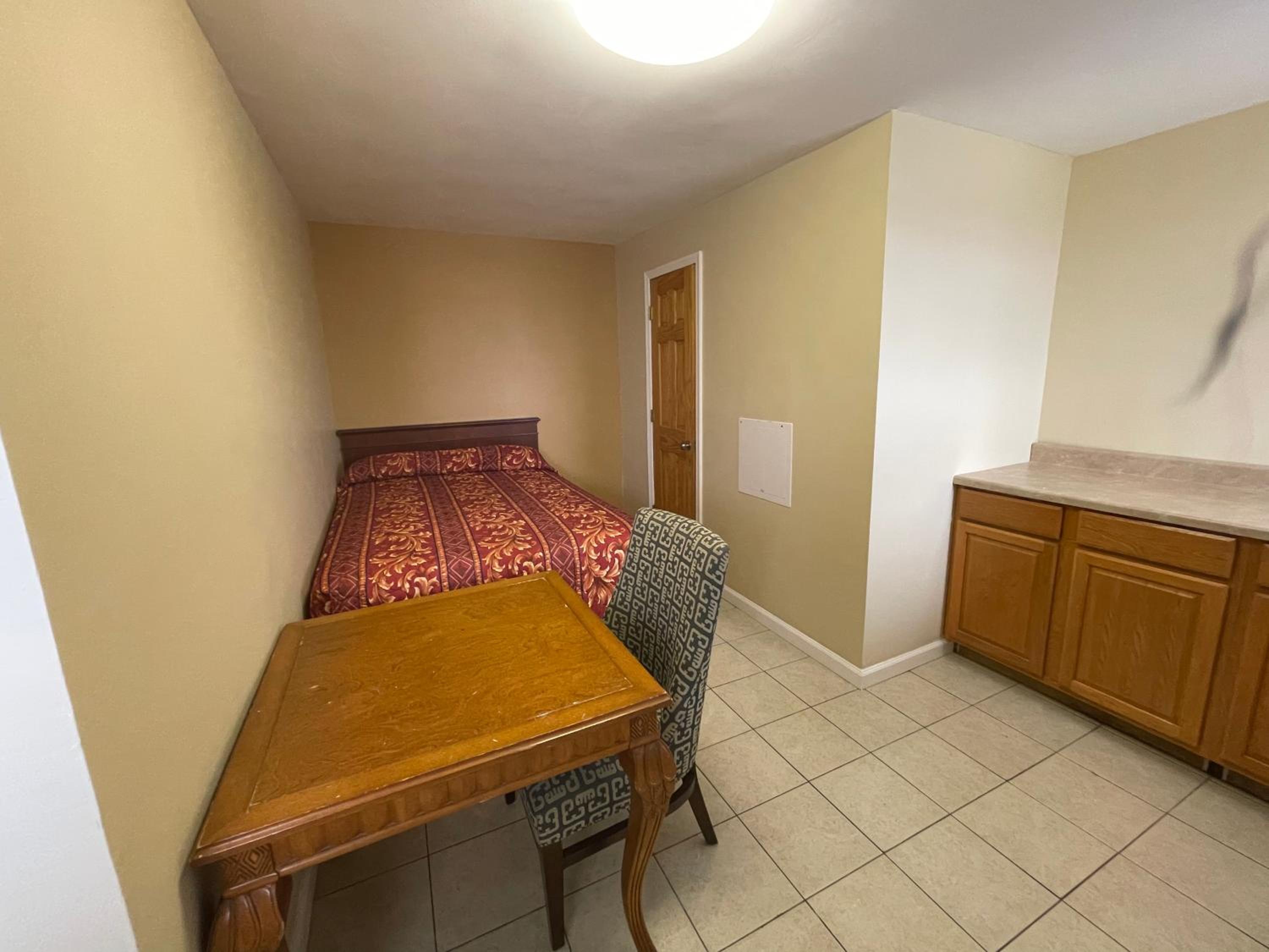 Suite with Three Double Beds - Photo 4