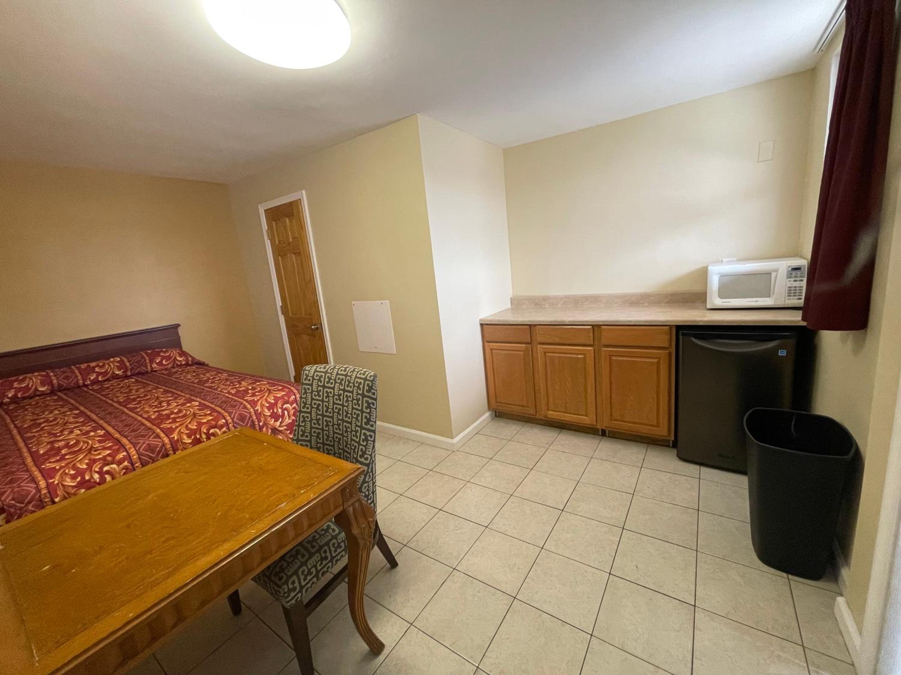 Suite with Three Double Beds - Photo 6