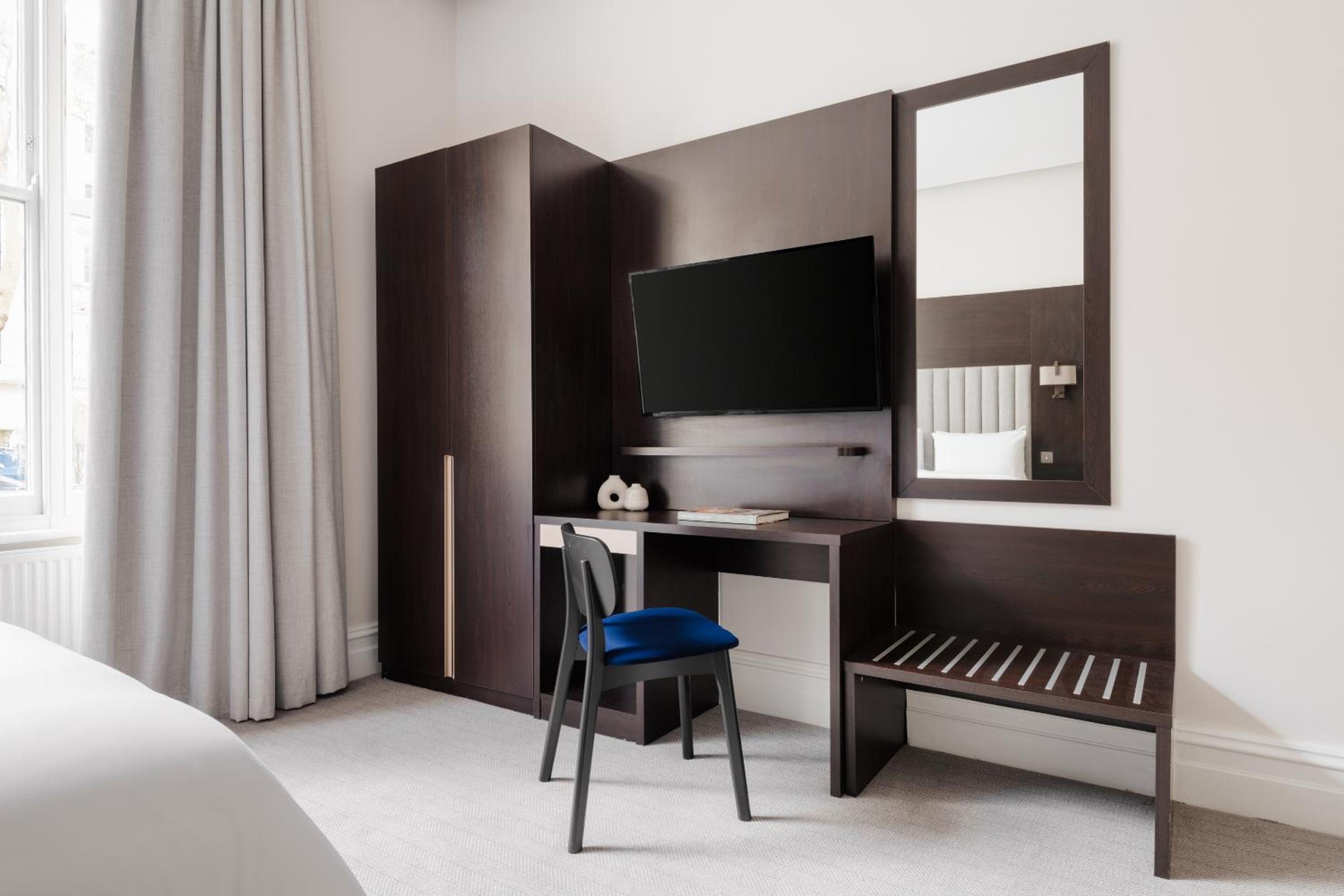 Deluxe King Room photo 2