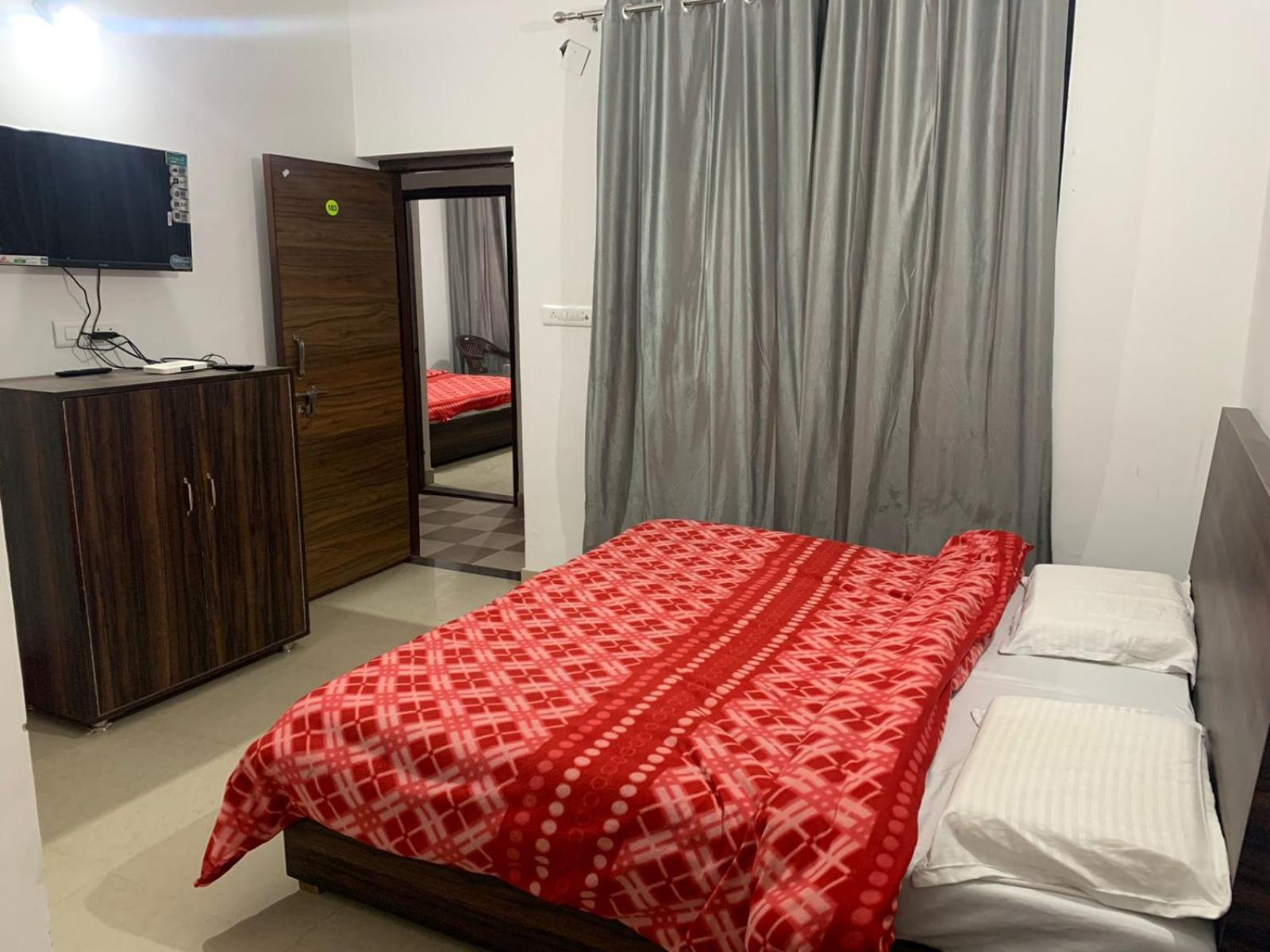 Double Room with Private Bathroom photo 2