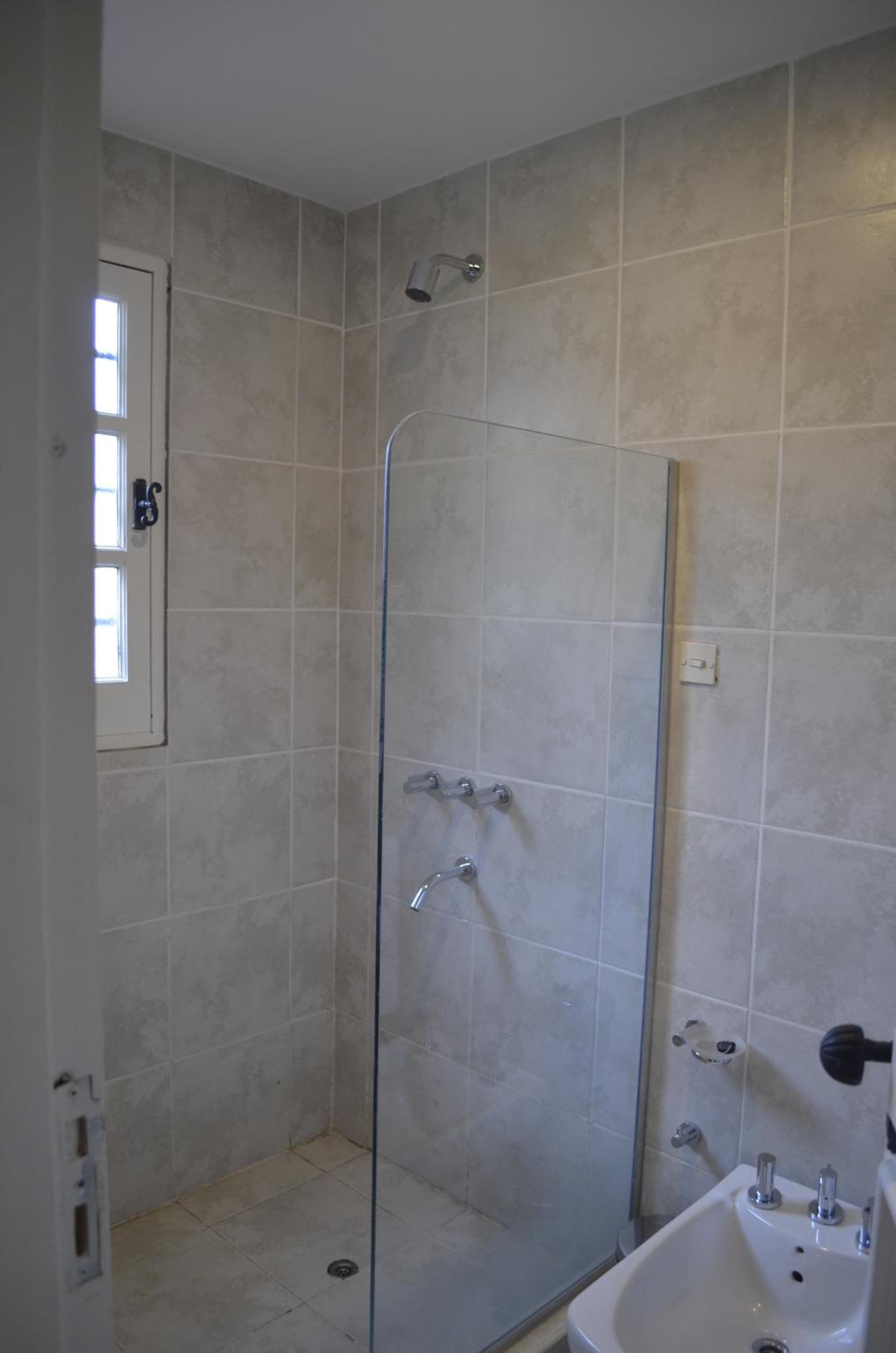 Twin Room with Private Bathroom photo 3
