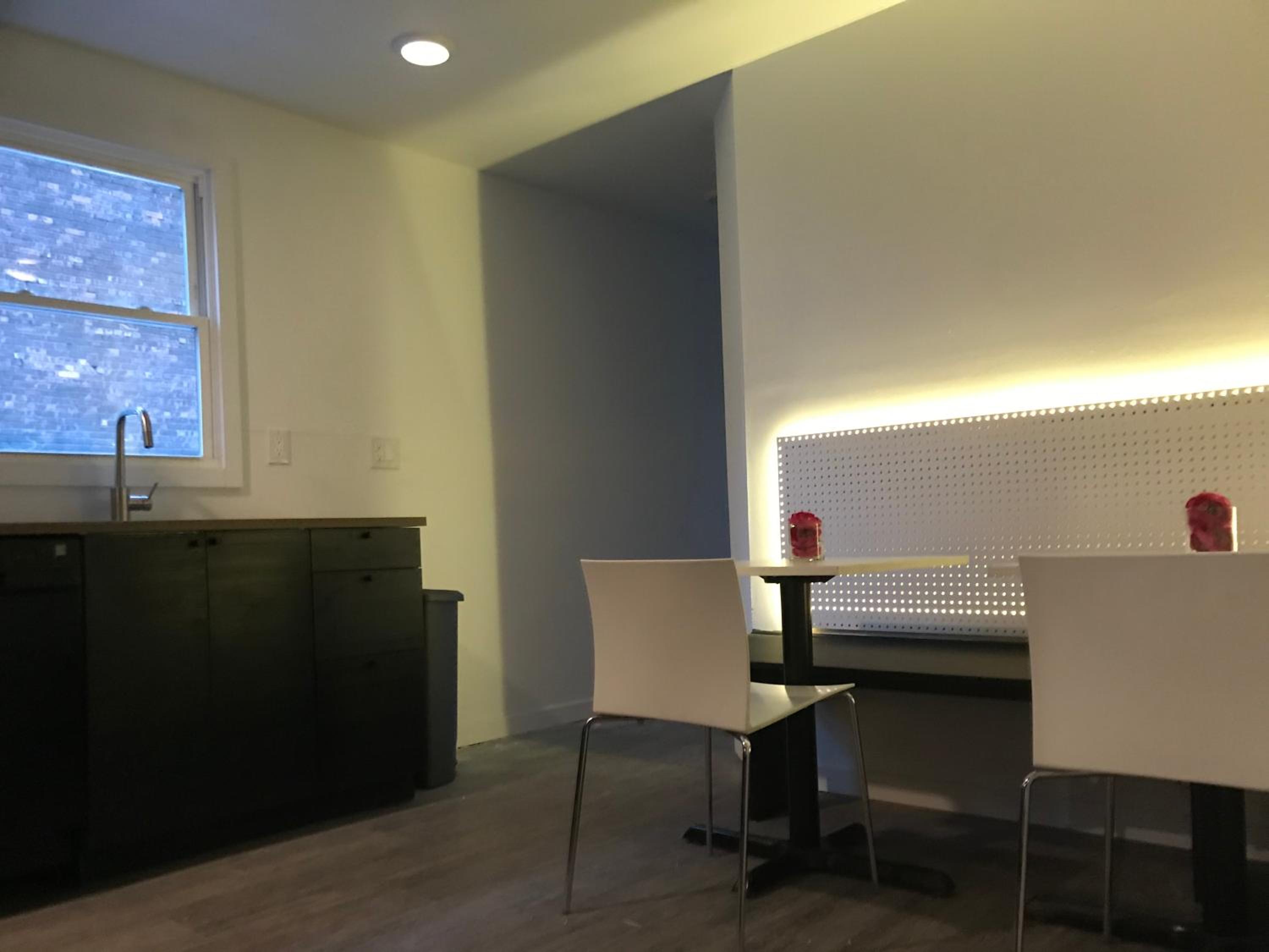Basic Triple Room with Shared Bathroom photo 2