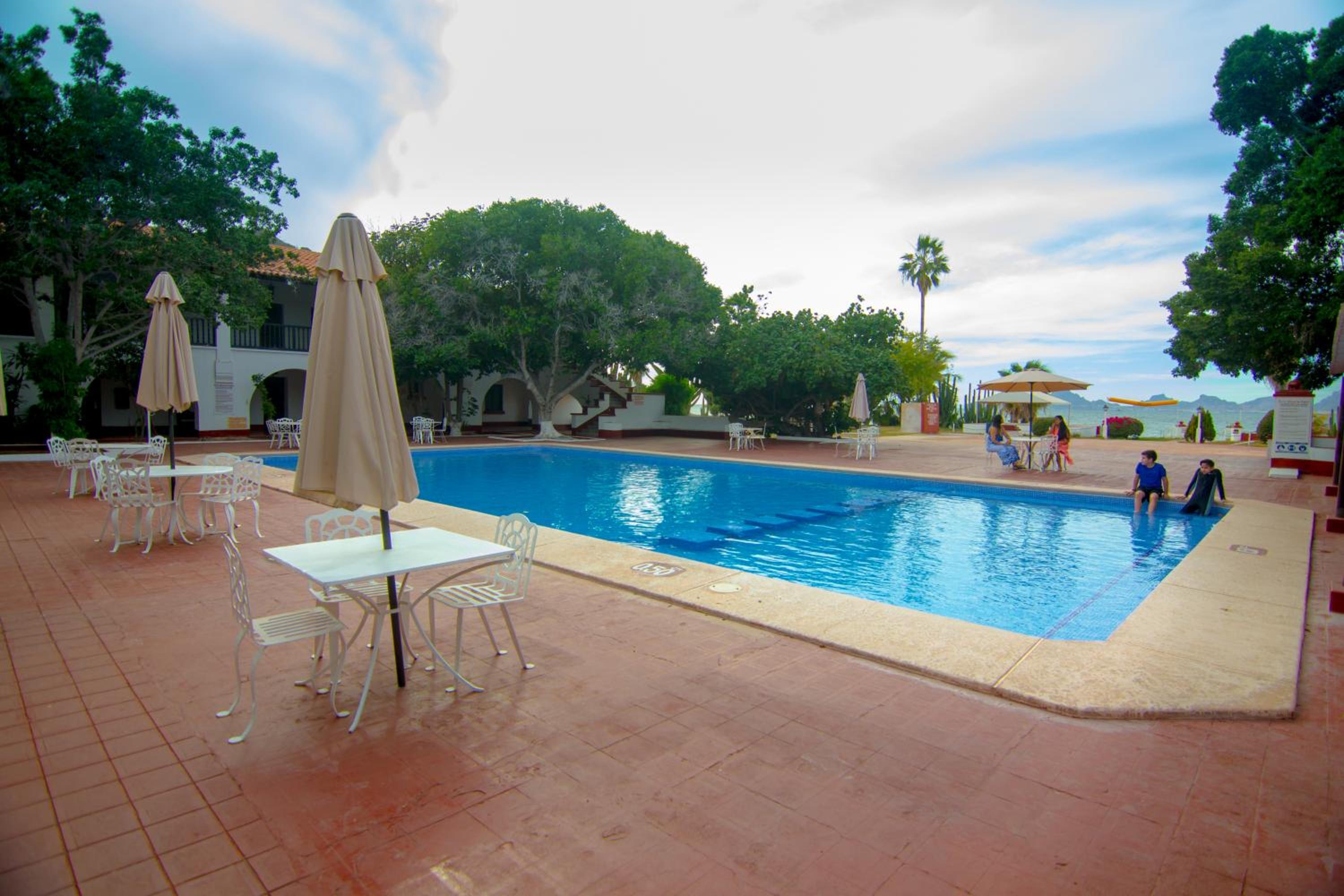 Twin Room with Pool View photo 3