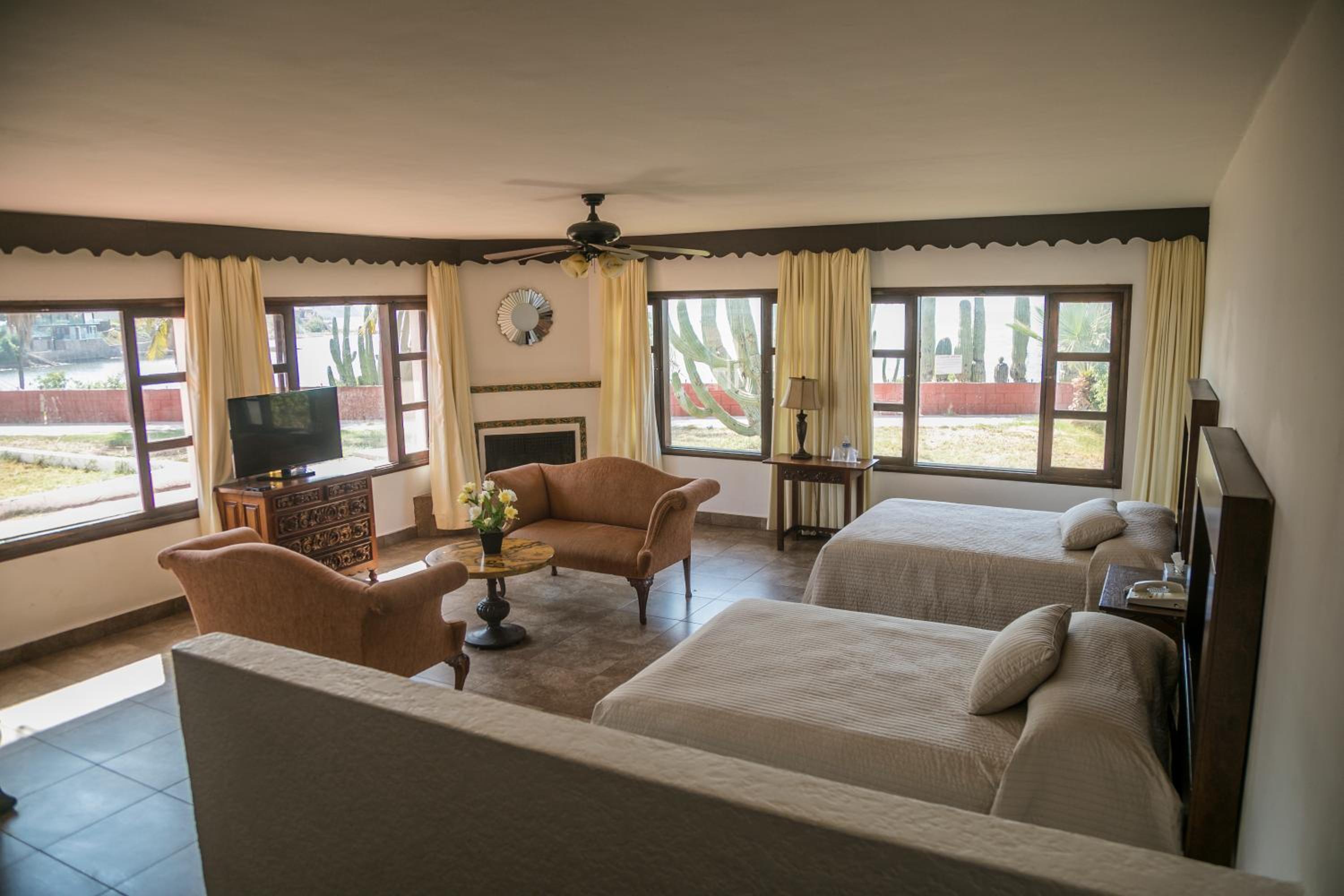 Junior Suite - Beach Front photo 2