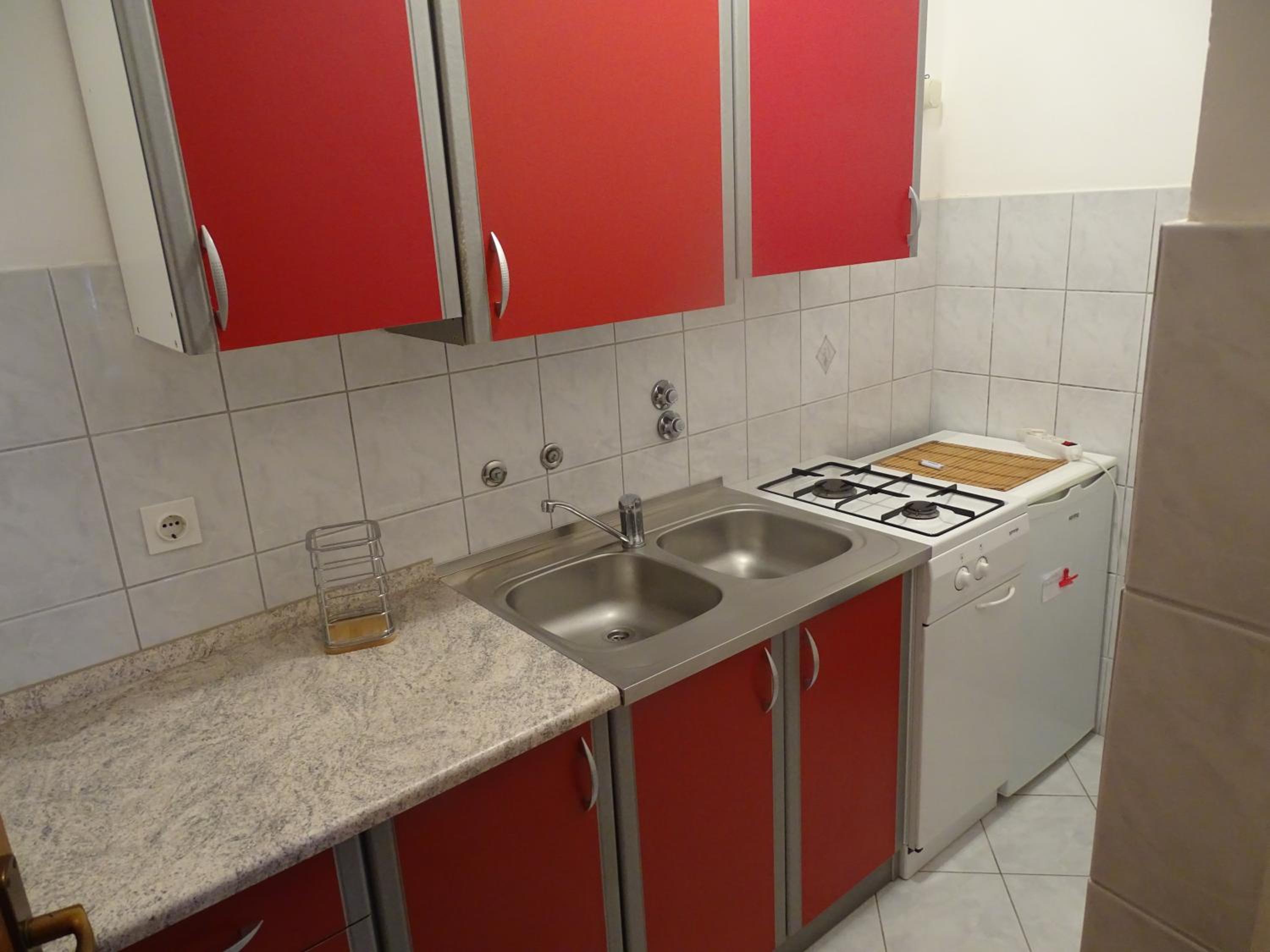 Apartment with Balcony - Photo 6