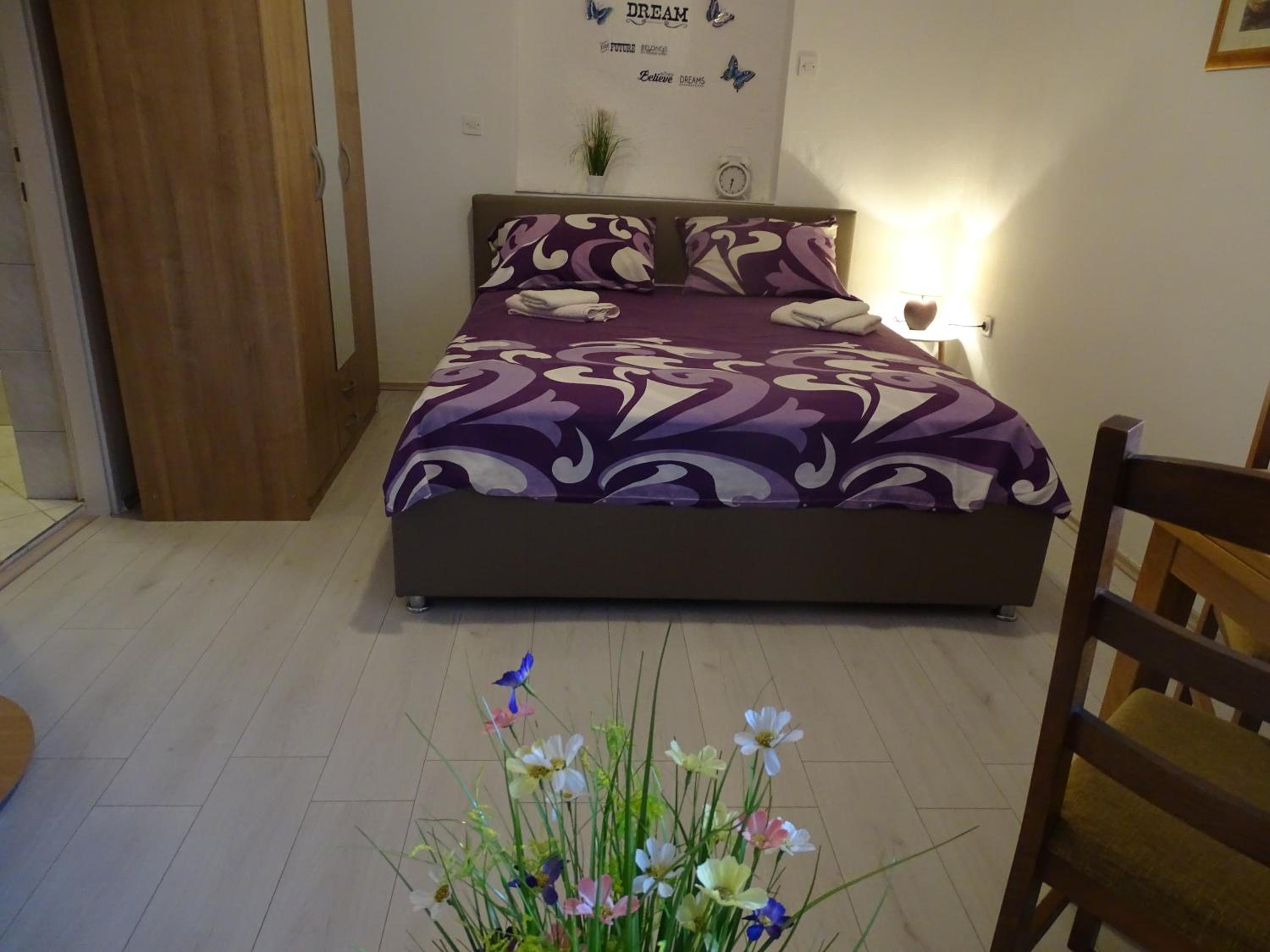 Apartment with Balcony - Photo 12