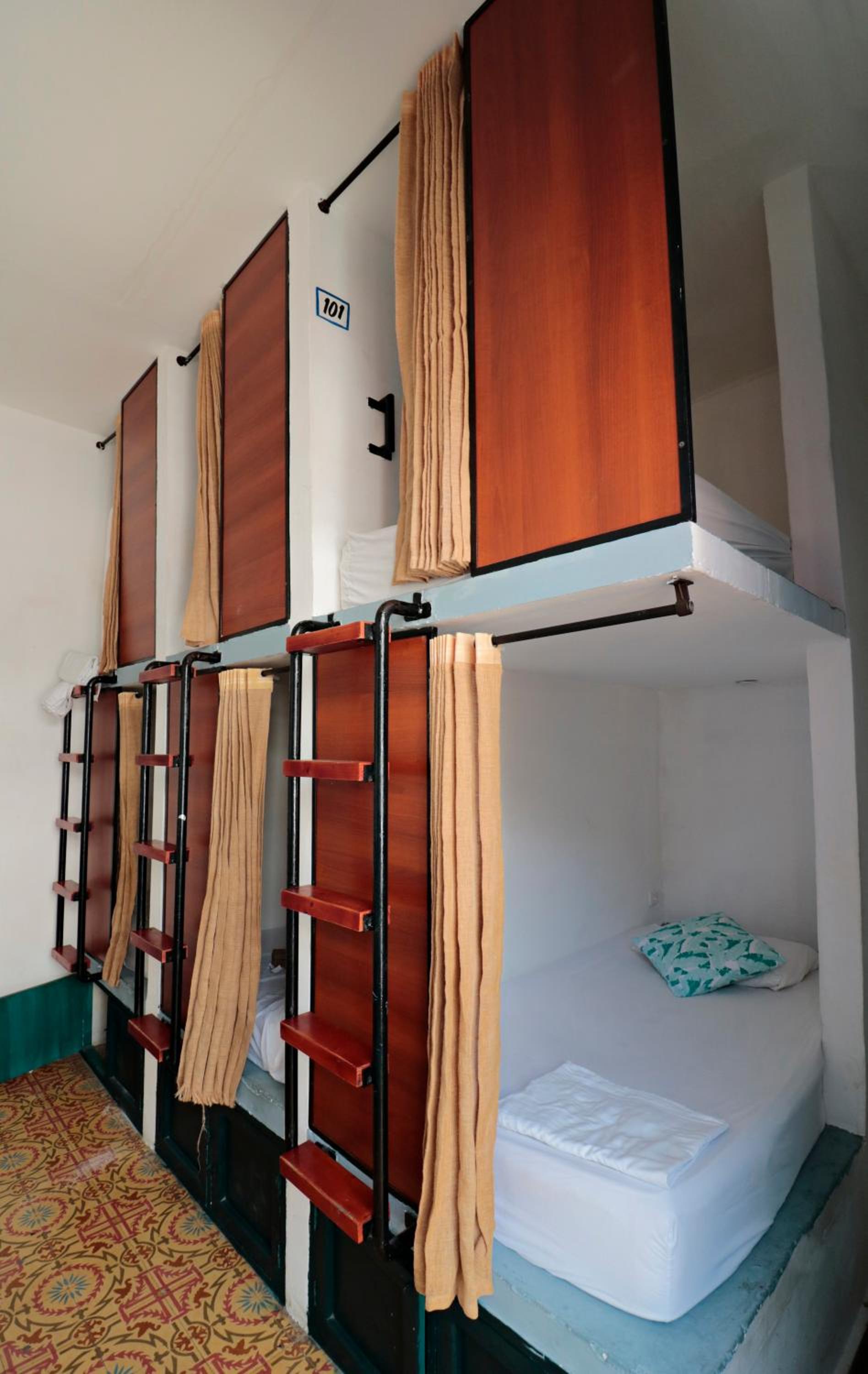 Bunk Bed in 14-Bed Mixed Dormitory Room photo 1